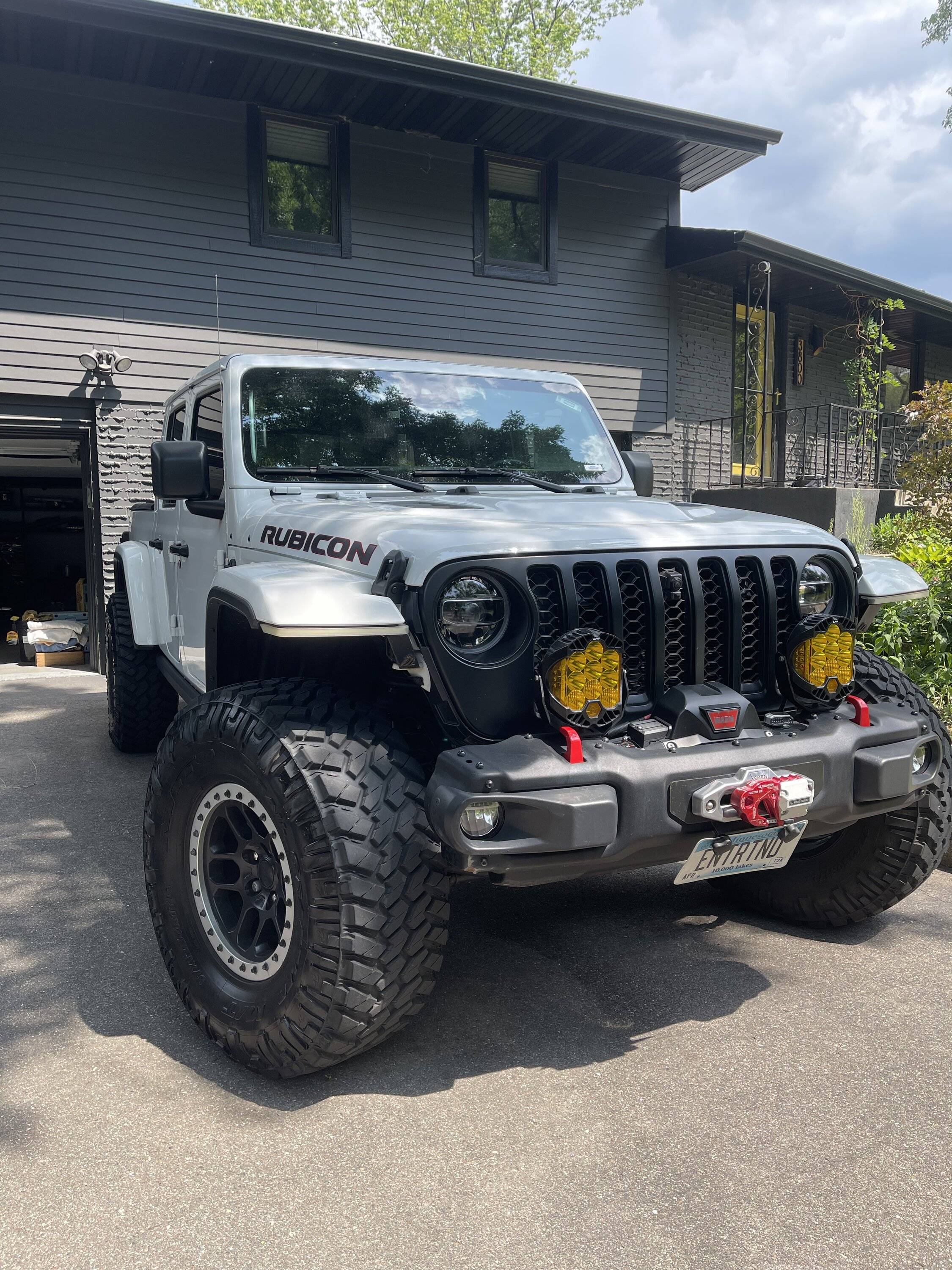 Jeep Gladiator 2020 Bright White Rubicon with 2in Lift & 37" Tires - $56,999 IMG-5270