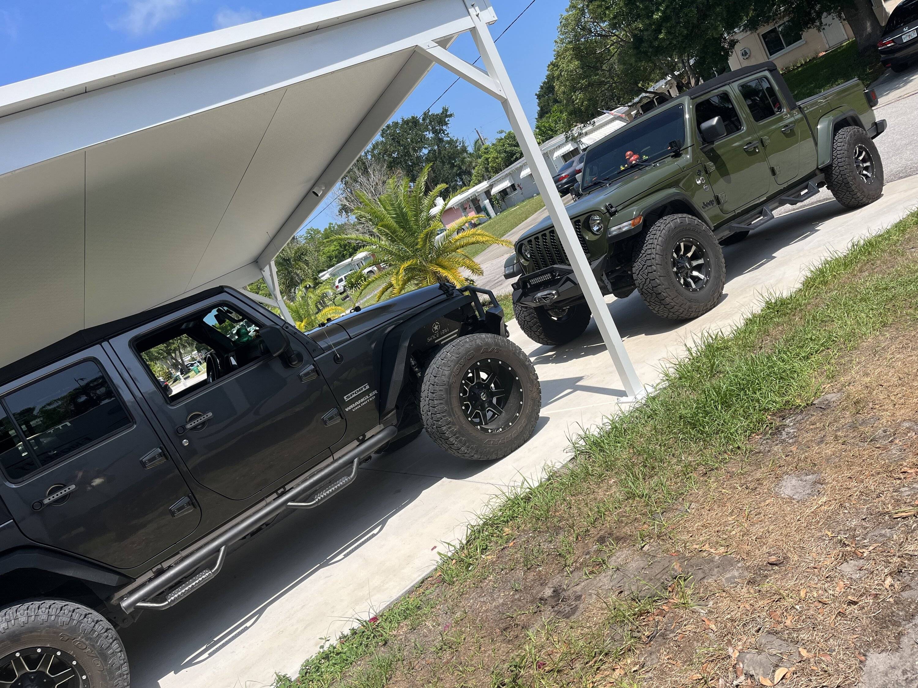 Jeep Gladiator Jeeps Parking Next To Jeeps IMG_1033