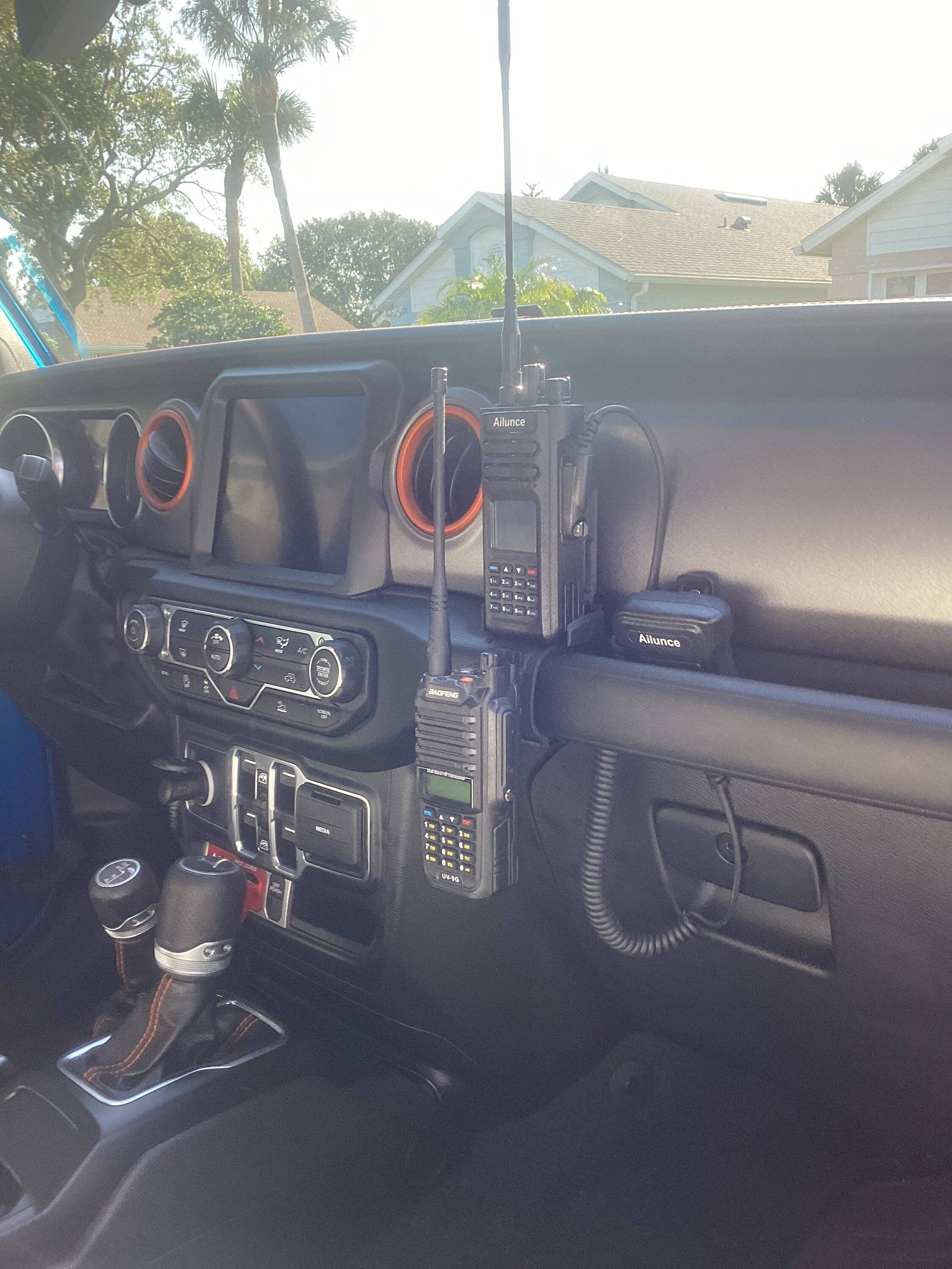 Jeep Gladiator Ham and GMRS in the Gladiator IMG_1657