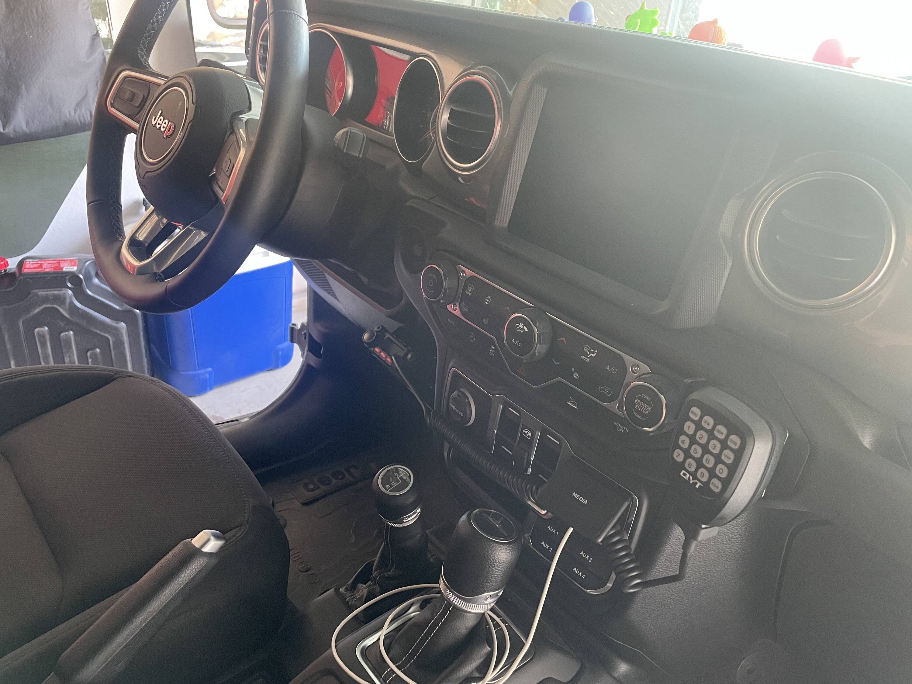 Jeep Gladiator Ham and GMRS in the Gladiator tempImage5IKEHl