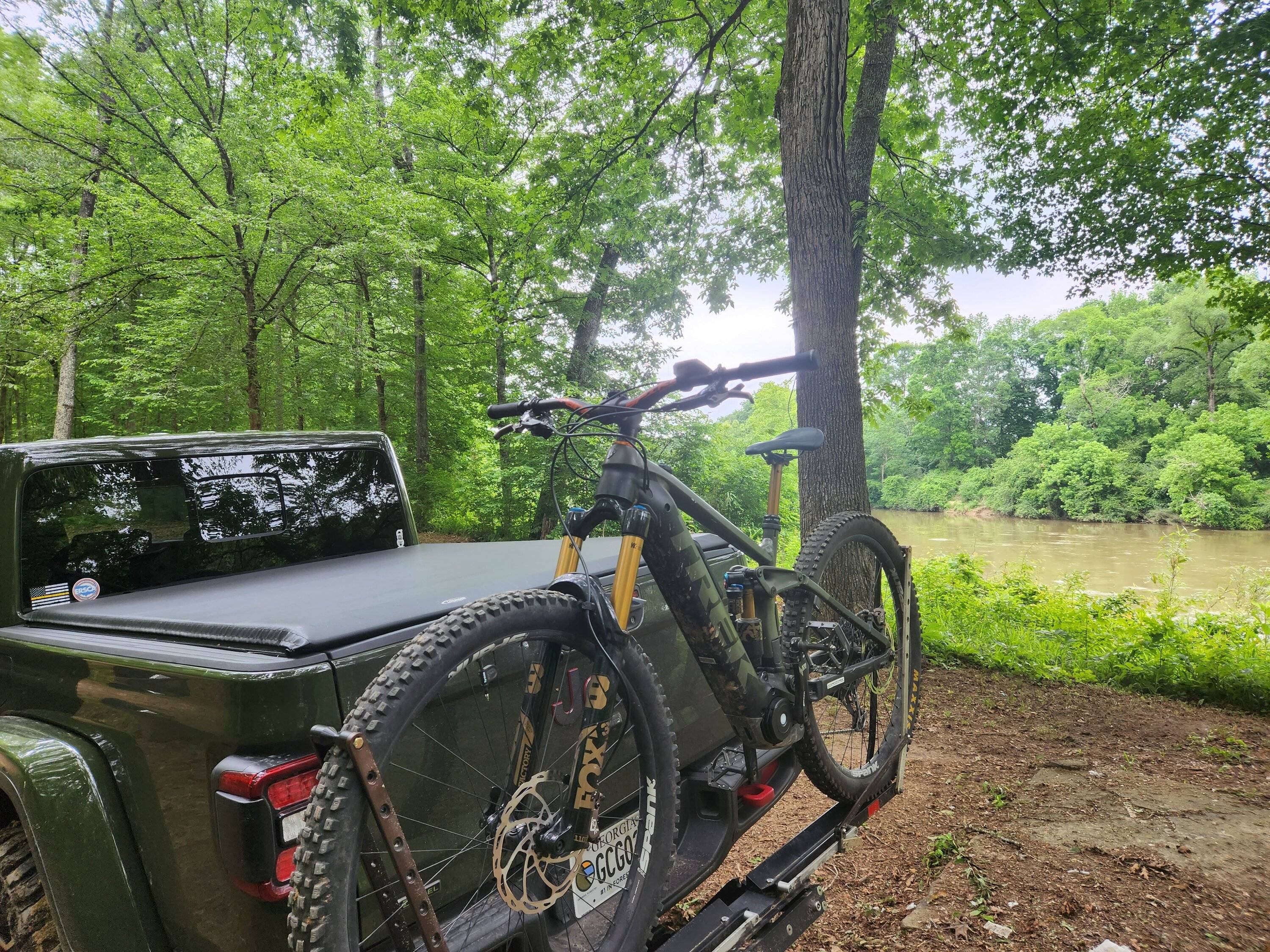 Jeep Gladiator Is there a bike mount that can go on the trail rails? 20230519_151238