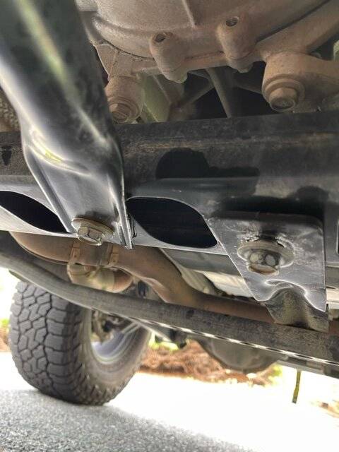 Jeep Gladiator Round nut in frame spinning image2 (3)