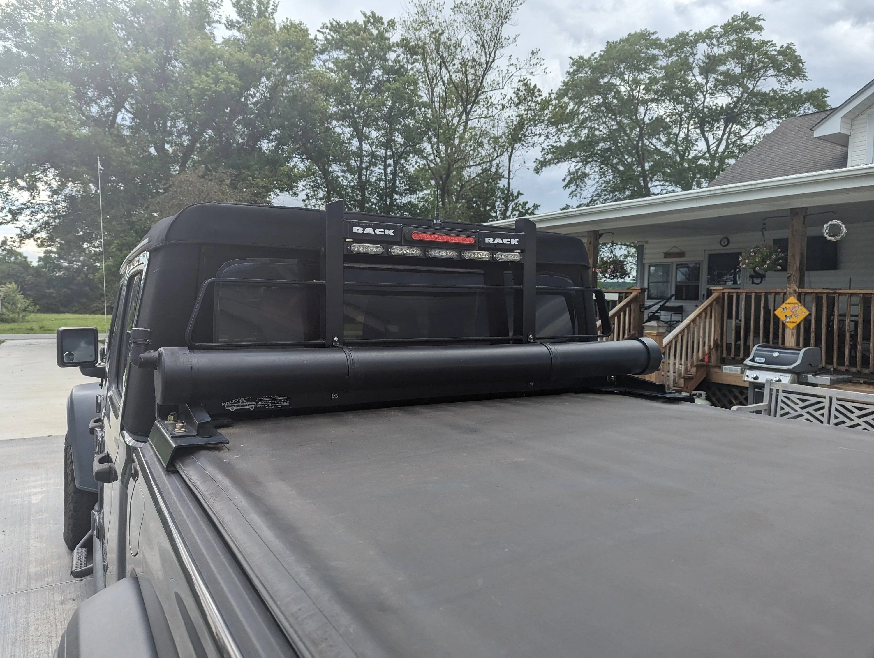 Jeep Gladiator Ham and GMRS in the Gladiator PXL_20230624_211247011