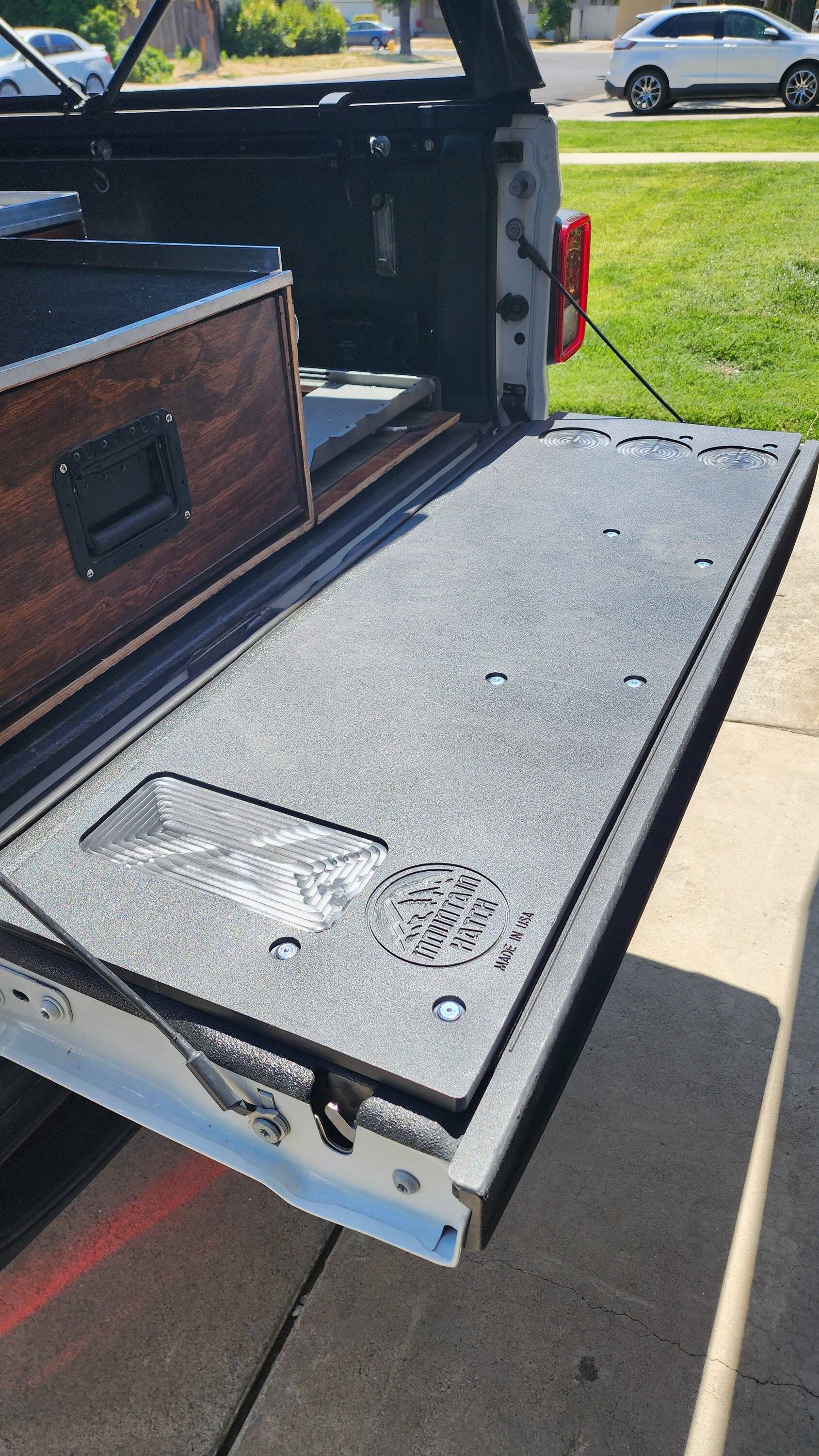 Jeep Gladiator Mountain Hatch Tailgate Table Review 16876436135614961218664706959008