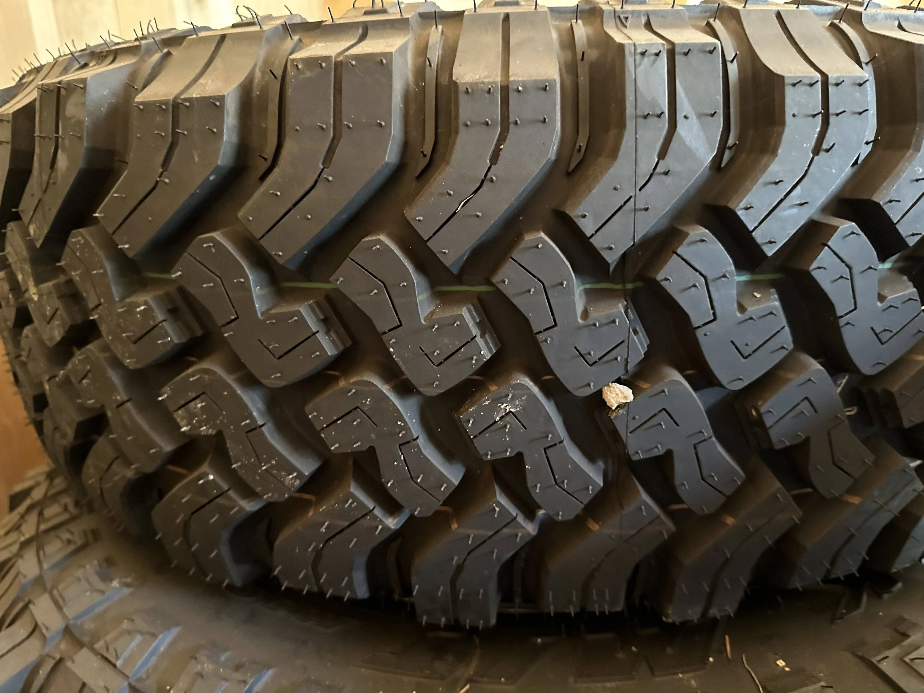 Jeep Gladiator Brand New Rubicon Wheels/Tires/TPMS 9667DF2F-4AFF-4CD3-99E4-94787452CC84