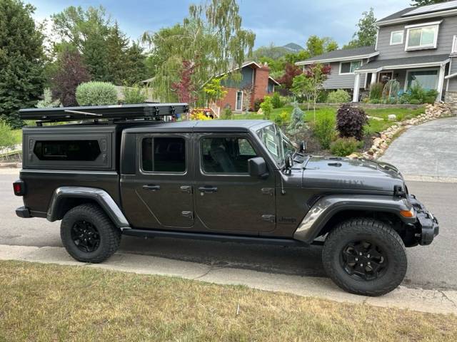 Jeep Gladiator Alu-Cab Contour Canopy Roll Call - not Camper image0 (2)