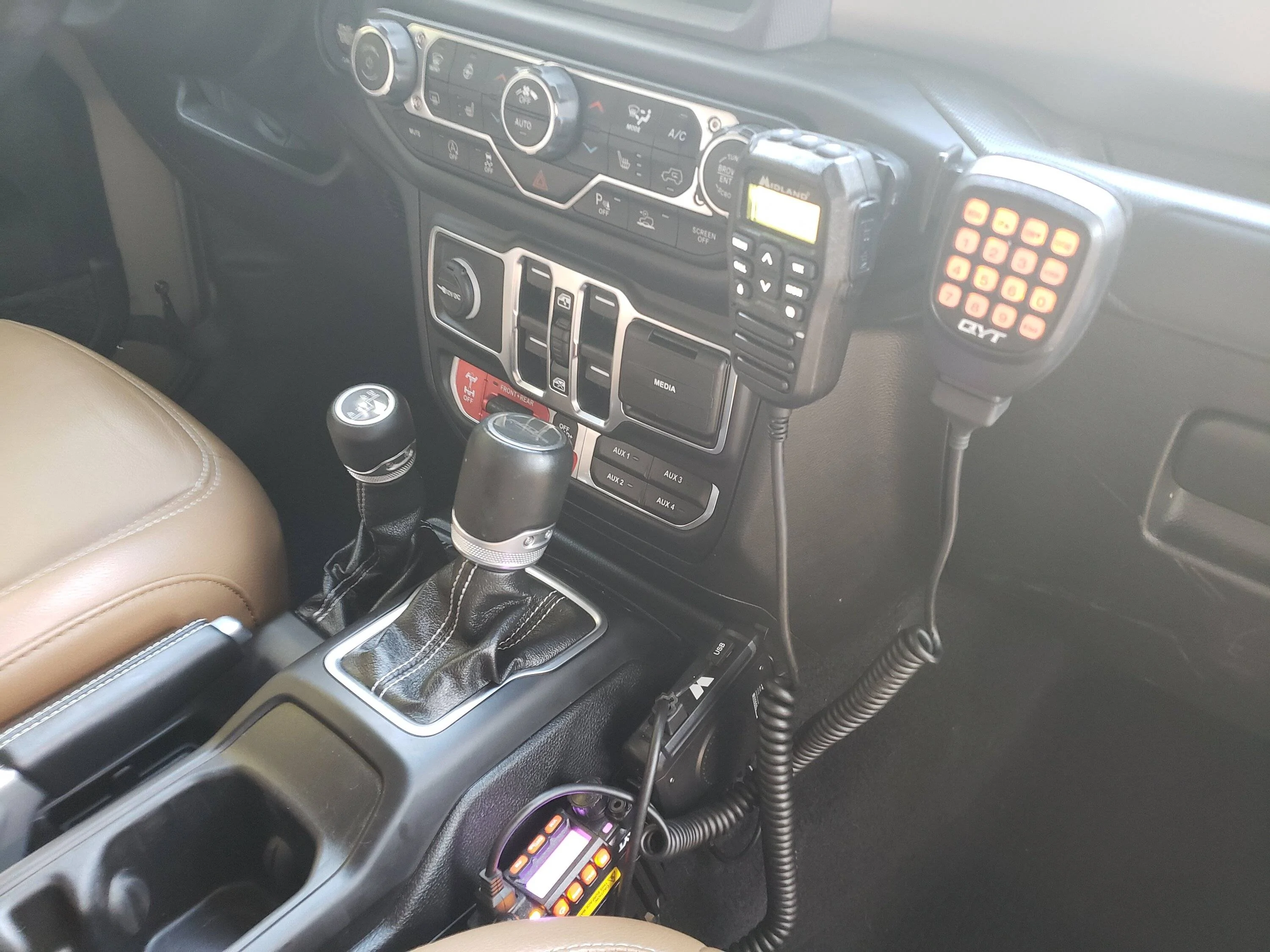 Jeep Gladiator Ham and GMRS in the Gladiator 20201018_165956