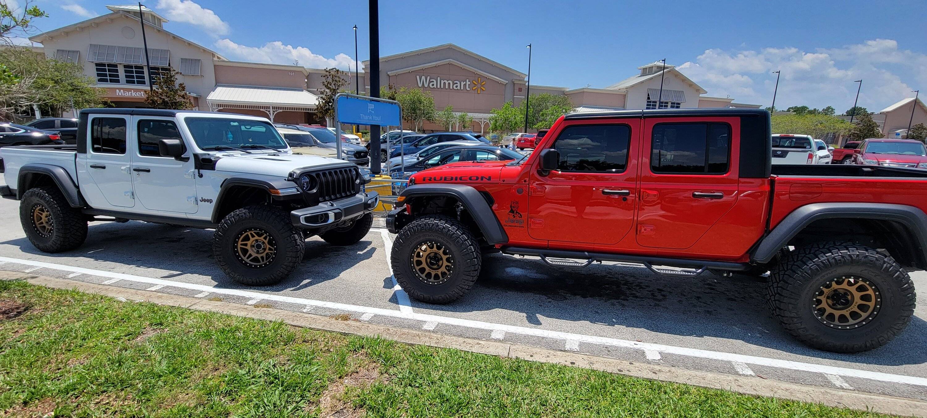 Jeep Gladiator Jeeps Parking Next To Jeeps 20230626_134408