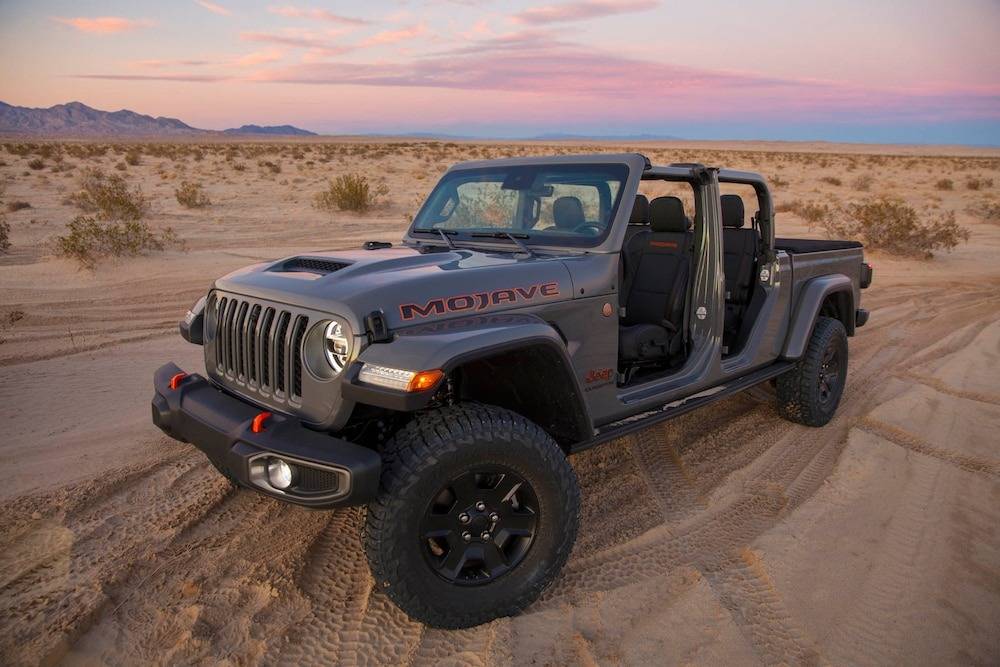 18-jeep-gladiator-mojave-scooped.jpg