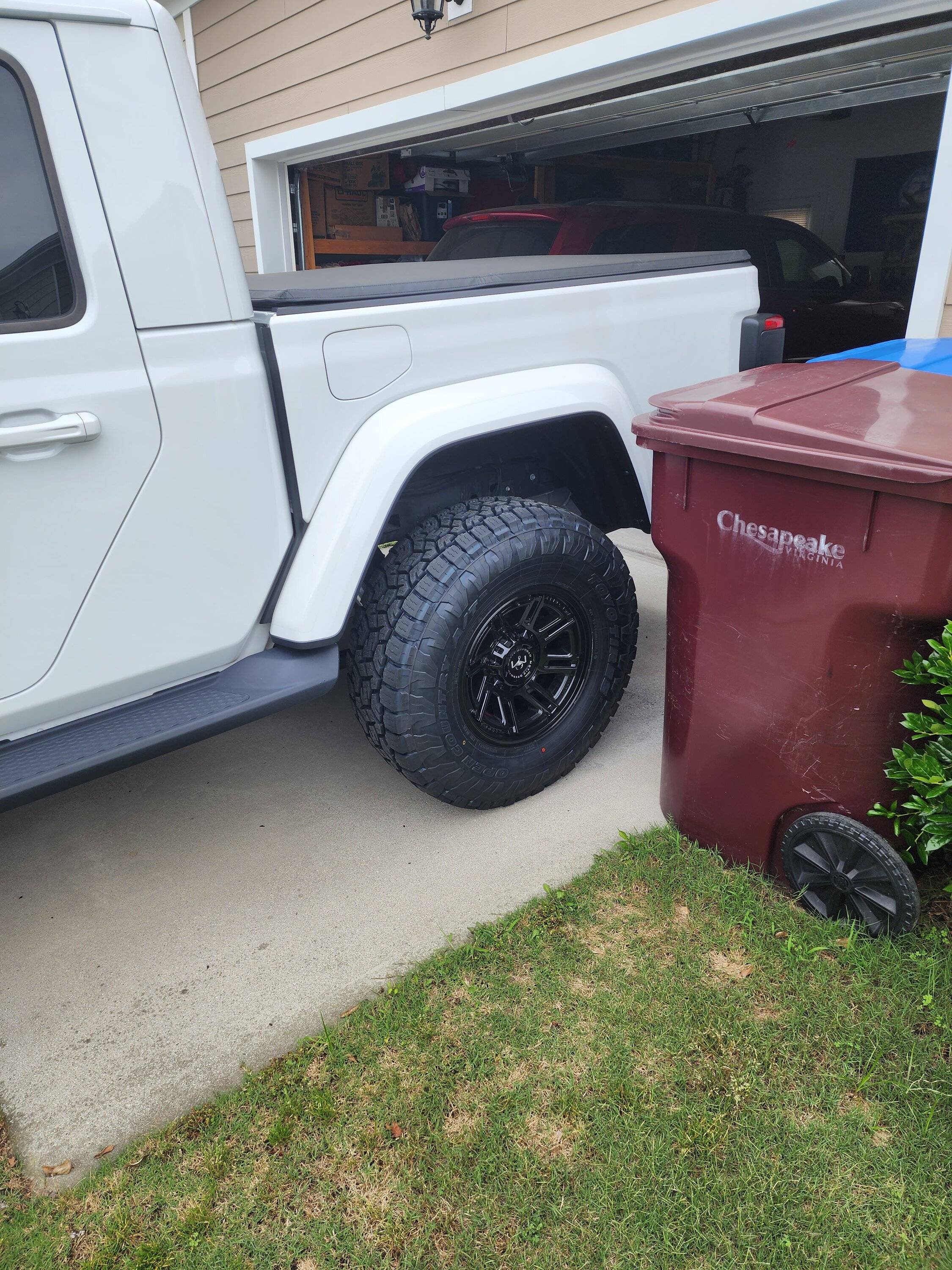 Jeep Gladiator New wheels installed 20230626_154628