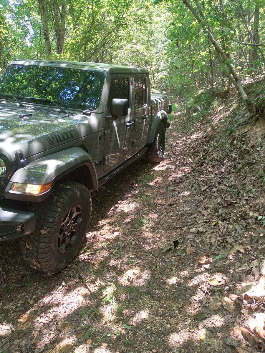 Jeep Gladiator Tires for 17" rims. 20230627_132521