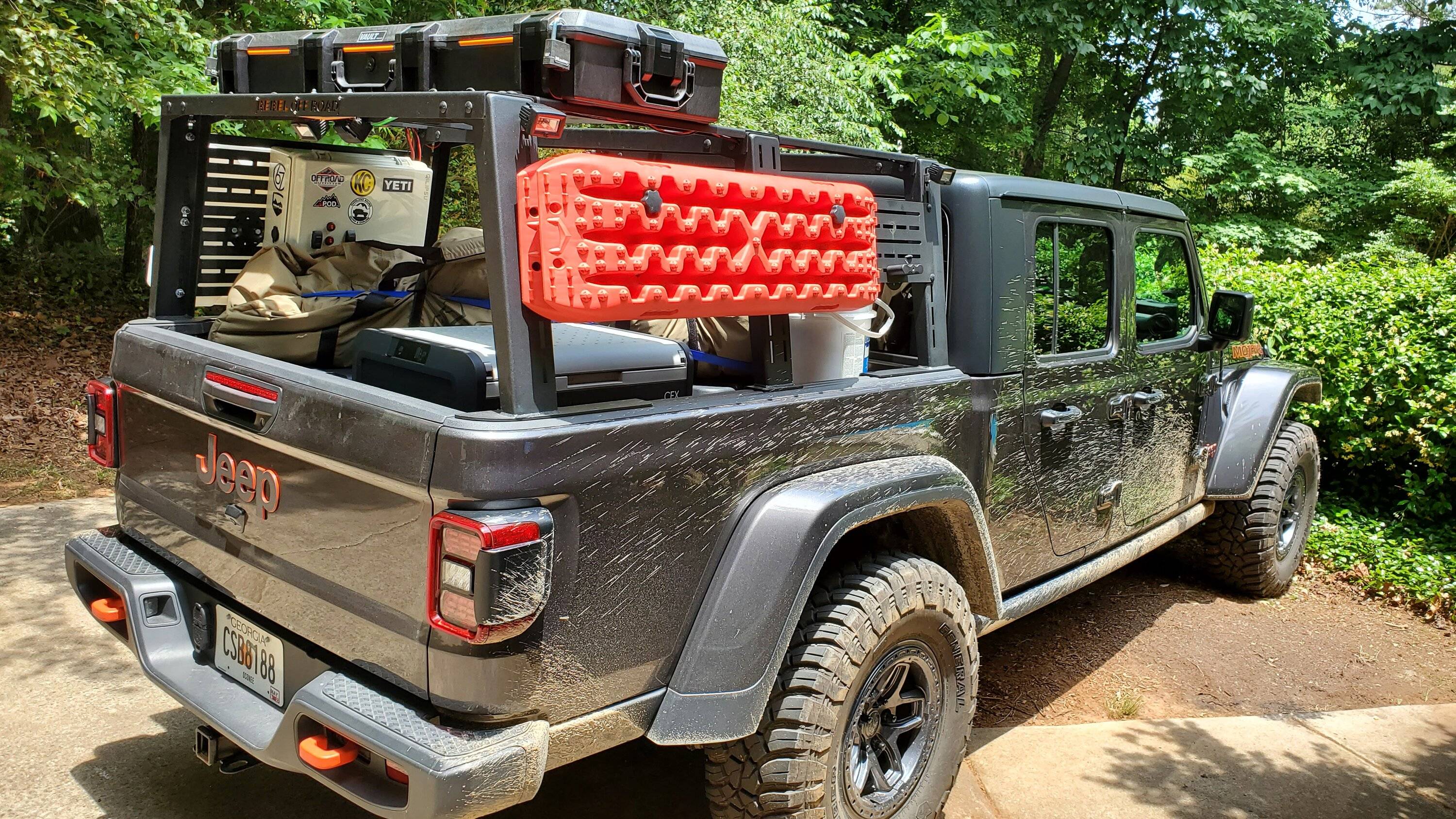 Jeep Gladiator Overland rack storage boxes 20220516_131857