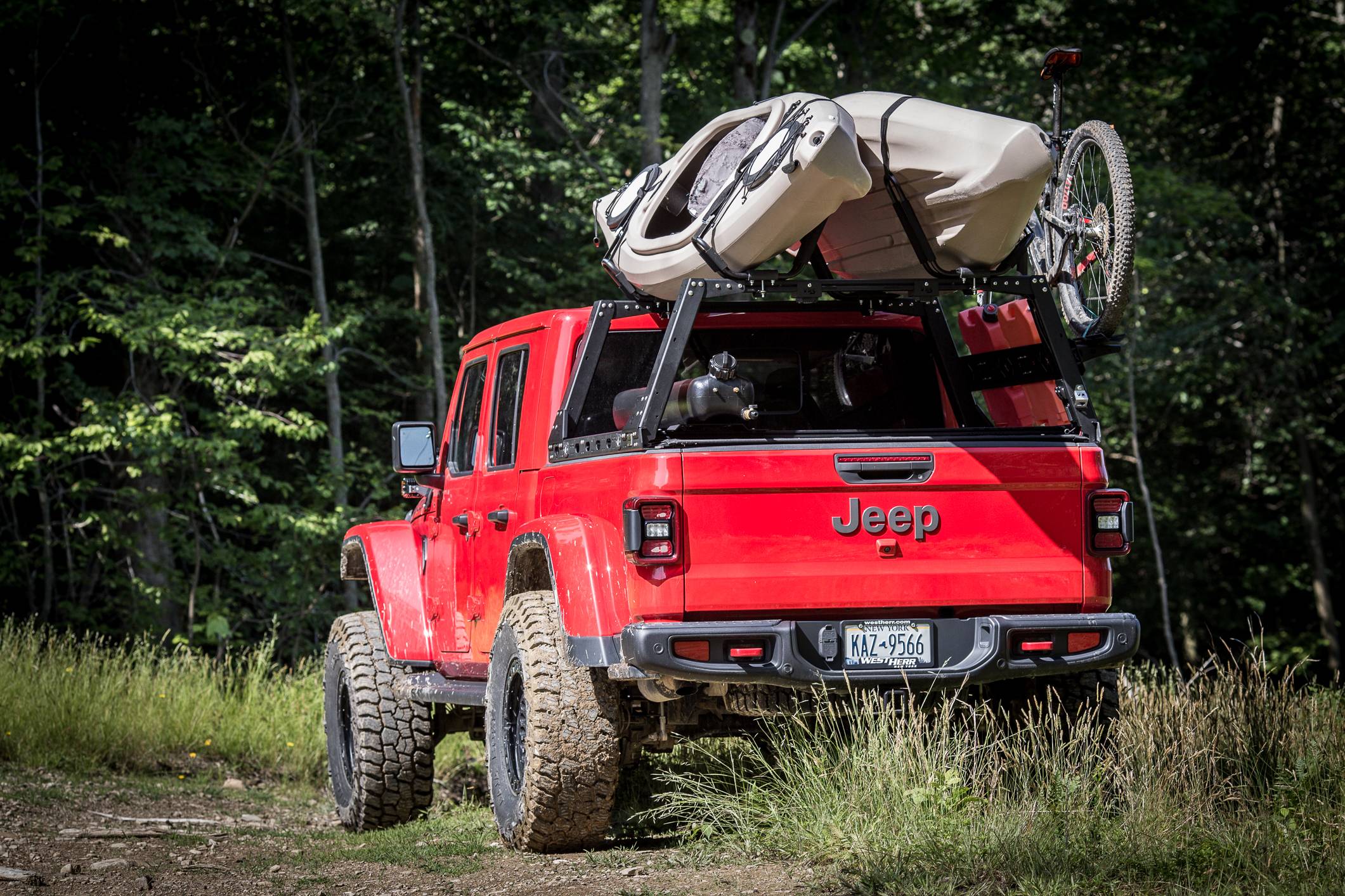 Jeep Gladiator KB Voodoo VRS Kayak Racks Gladiator 22 inch Kayak with bike -9