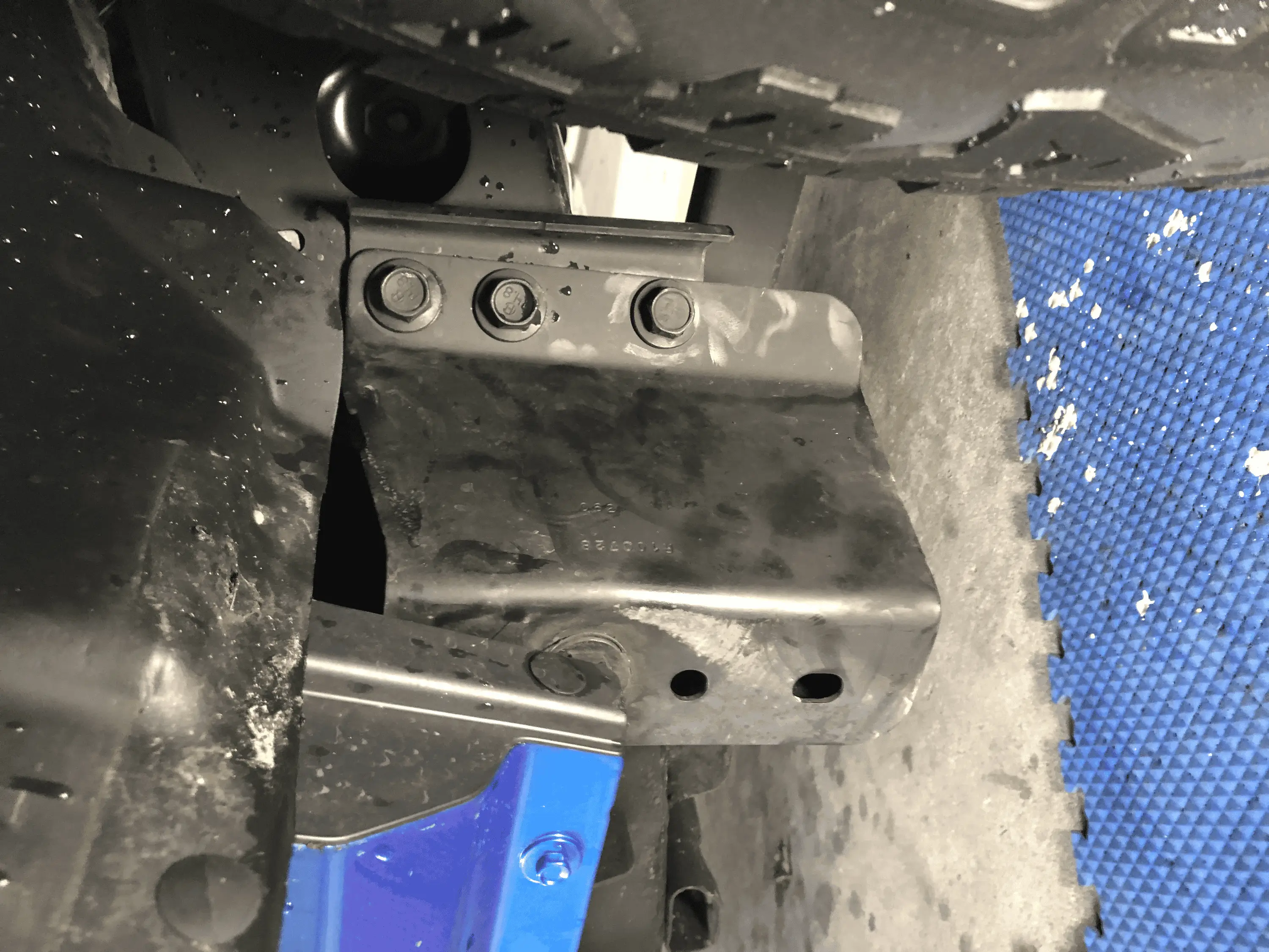 Jeep Gladiator What's this bracket for and can I cut it off tempImagemmOeC5