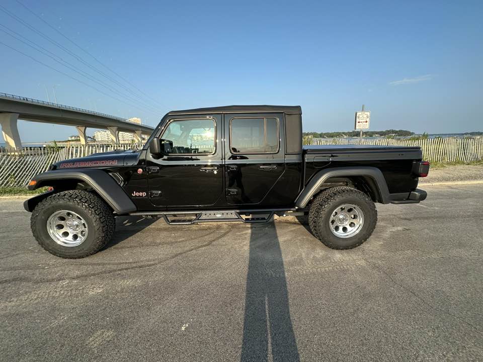 Jeep Gladiator Wanted 2022 Gladiator hard top 356225371_10227154800114984_1724350619133699106_n