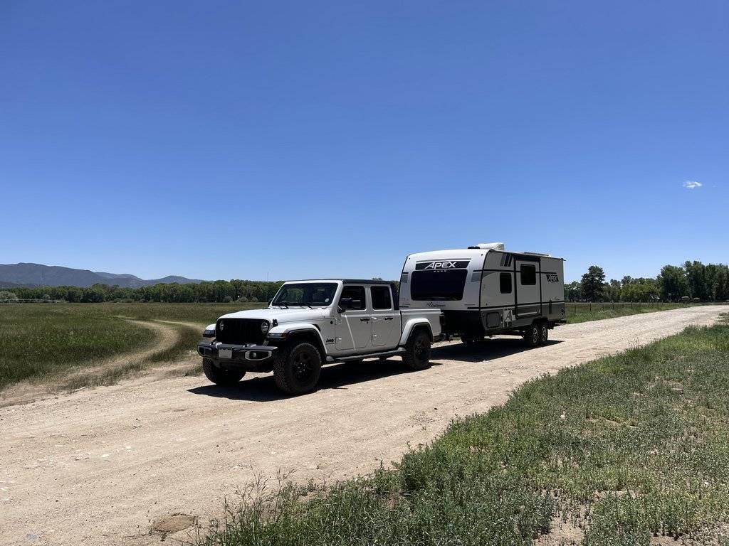 Jeep Gladiator Towing at altitude not as bad as I expected buena