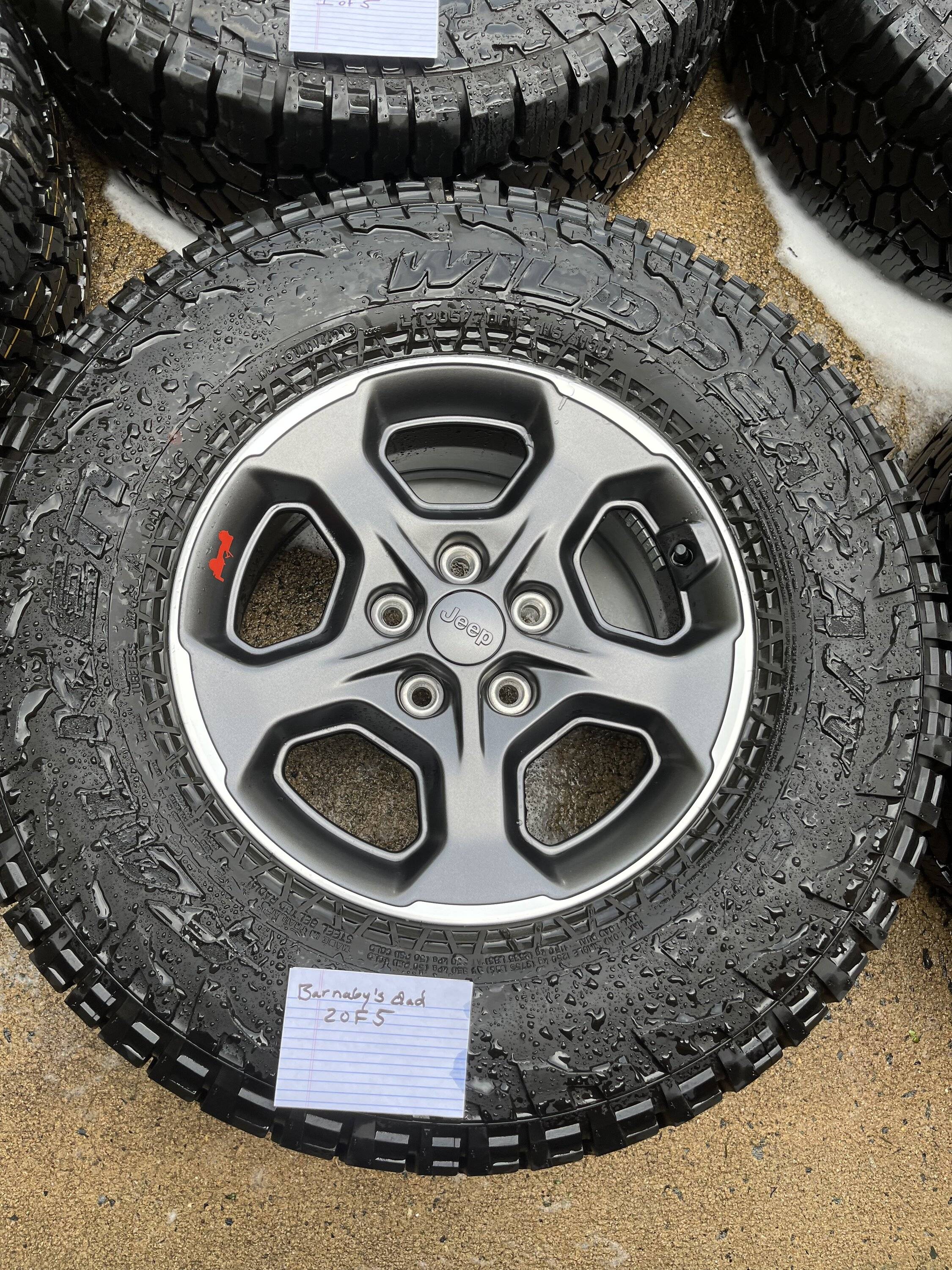 Jeep Gladiator 2022 Rubicon Wheels & Tires (5) w/ TPMS DF85E592-E4DB-4CA9-89B3-E734E4BC64B8
