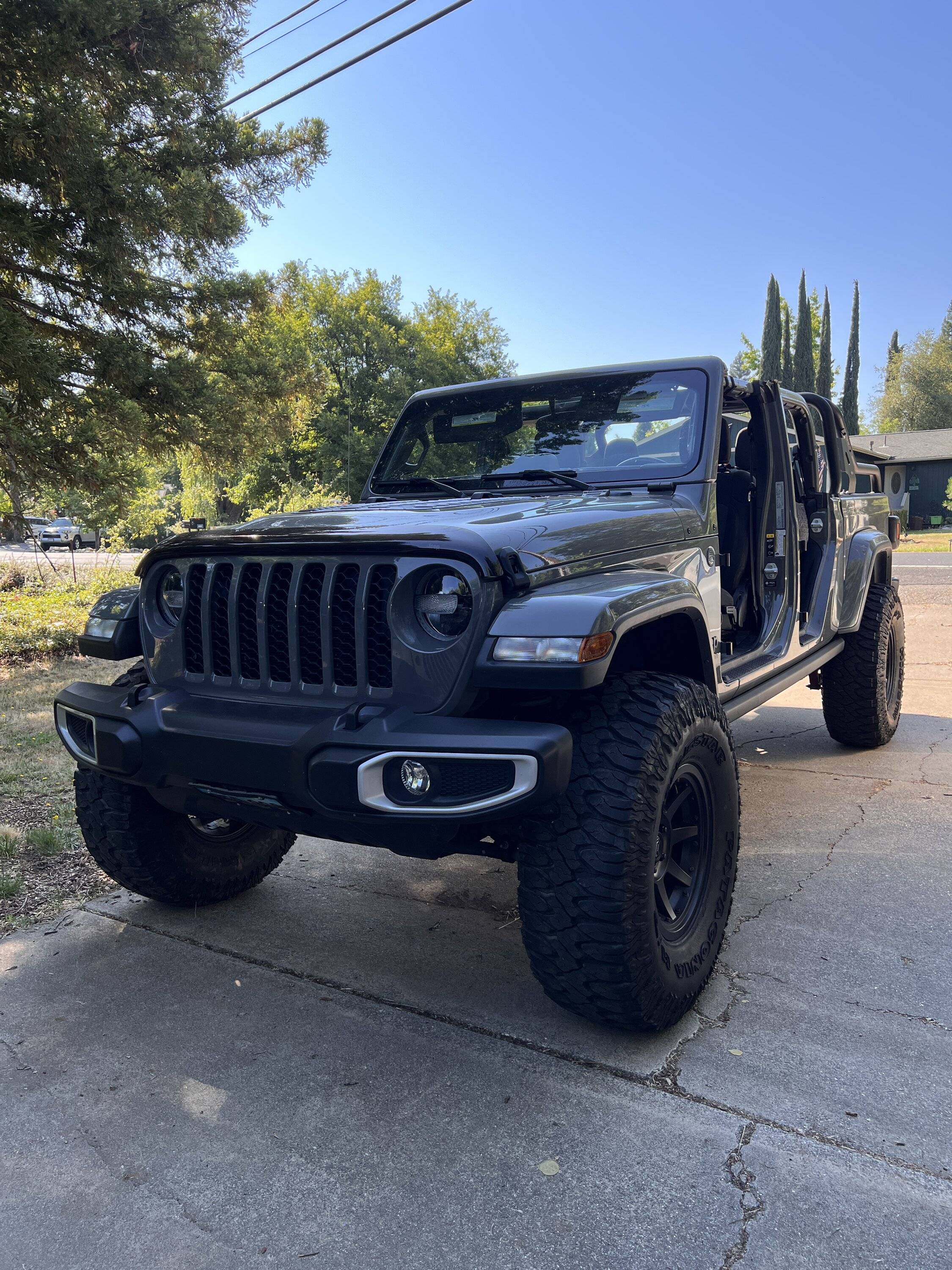Jeep Gladiator Body Panel and Hinge Corrosion - Common Problem or Online Amplification? IMG_4183