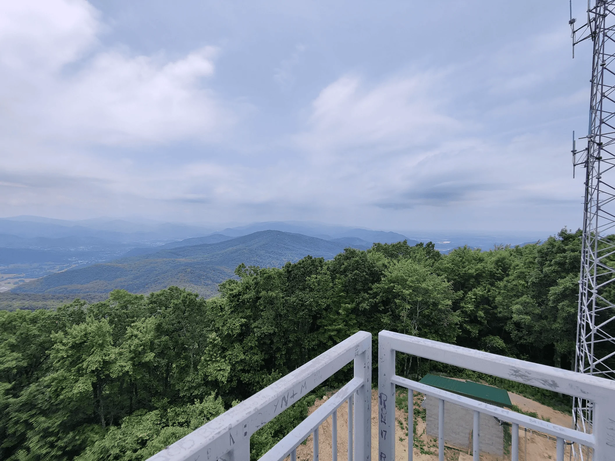 Jeep Gladiator Decent off road drive to Pinnacle Mtn Firetower in Johnson City Tn. 1688327949788