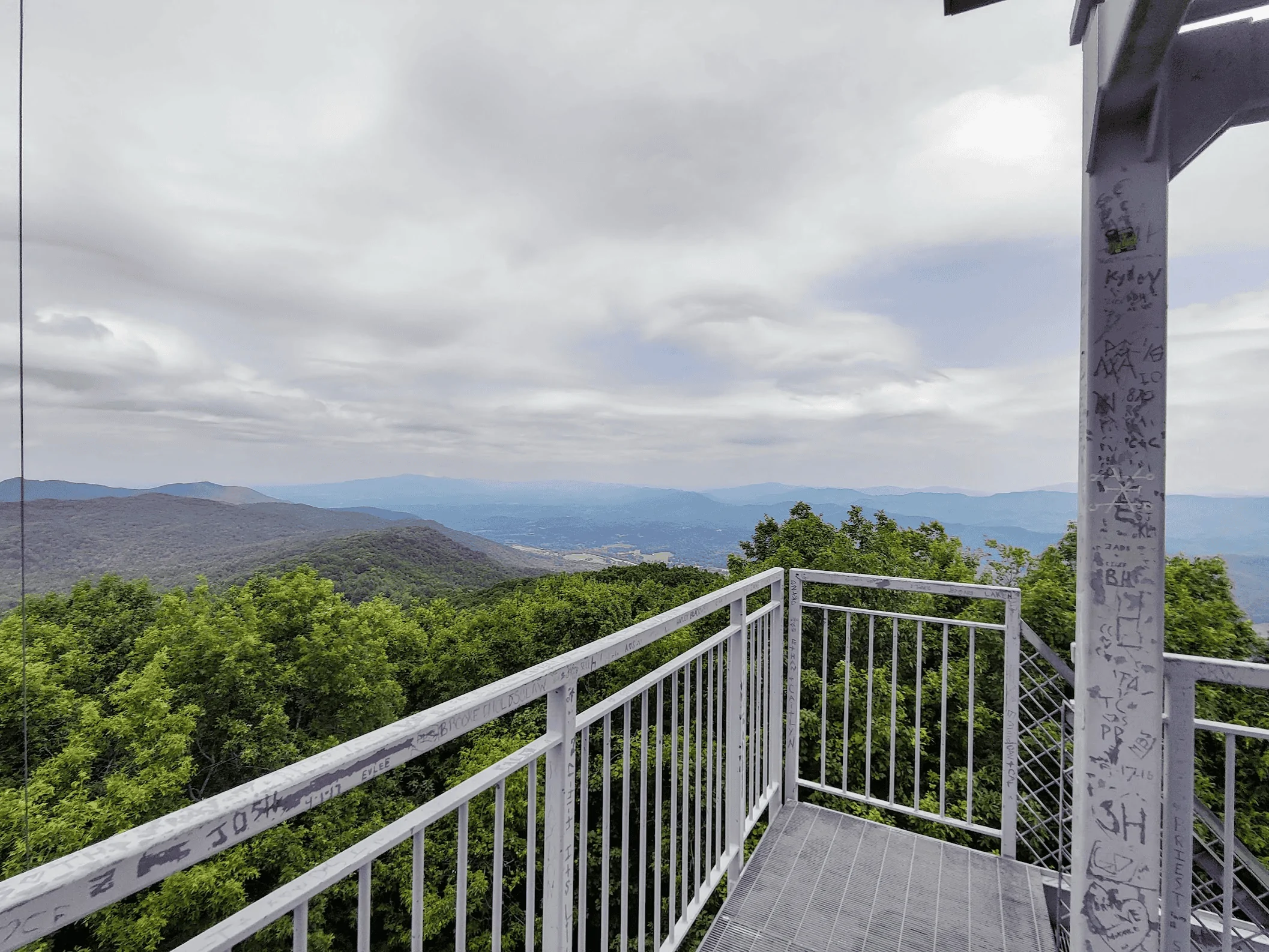 Jeep Gladiator Decent off road drive to Pinnacle Mtn Firetower in Johnson City Tn. 1688327987582