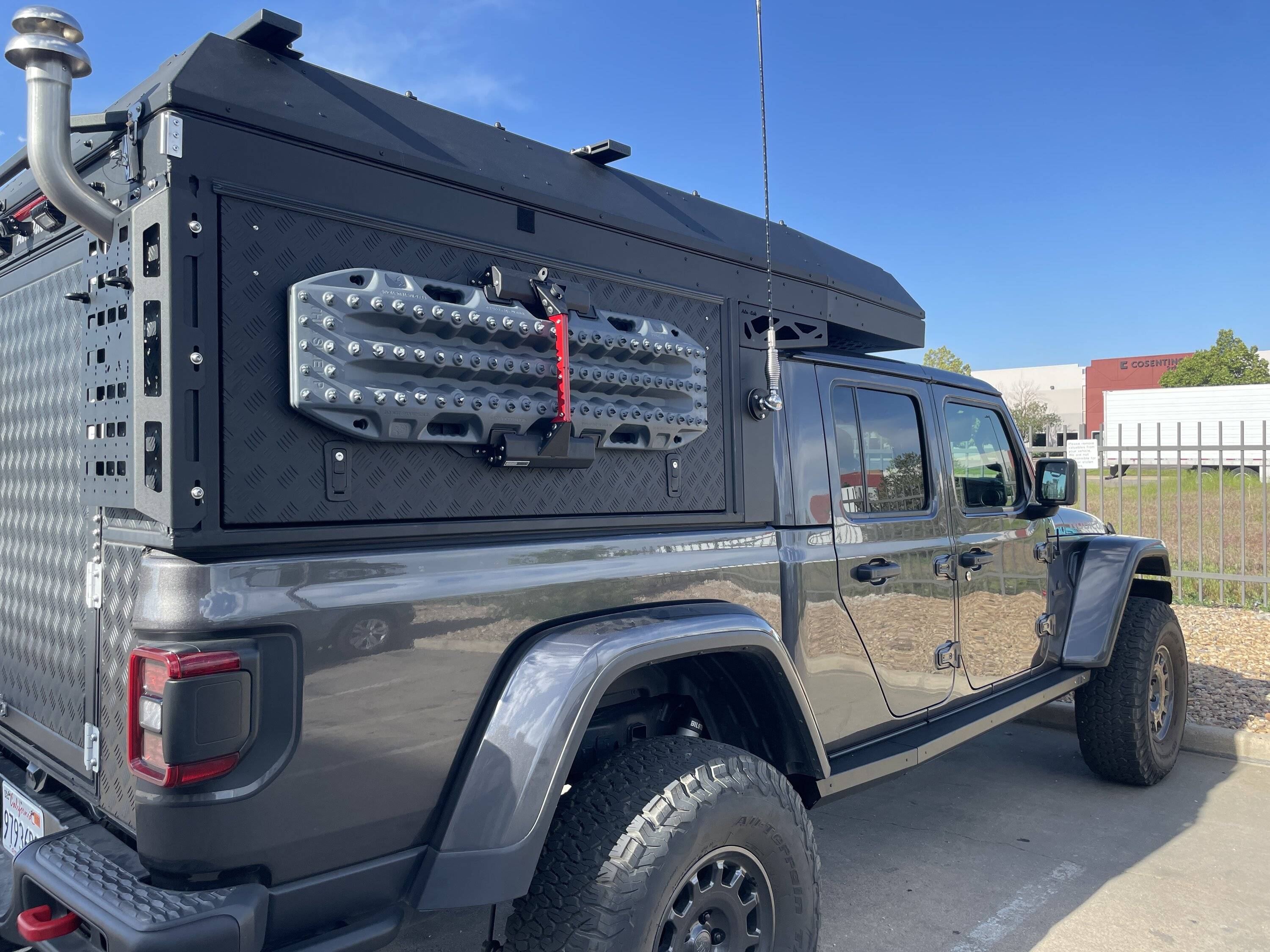Jeep Gladiator Which radio....foreal IMG_2895