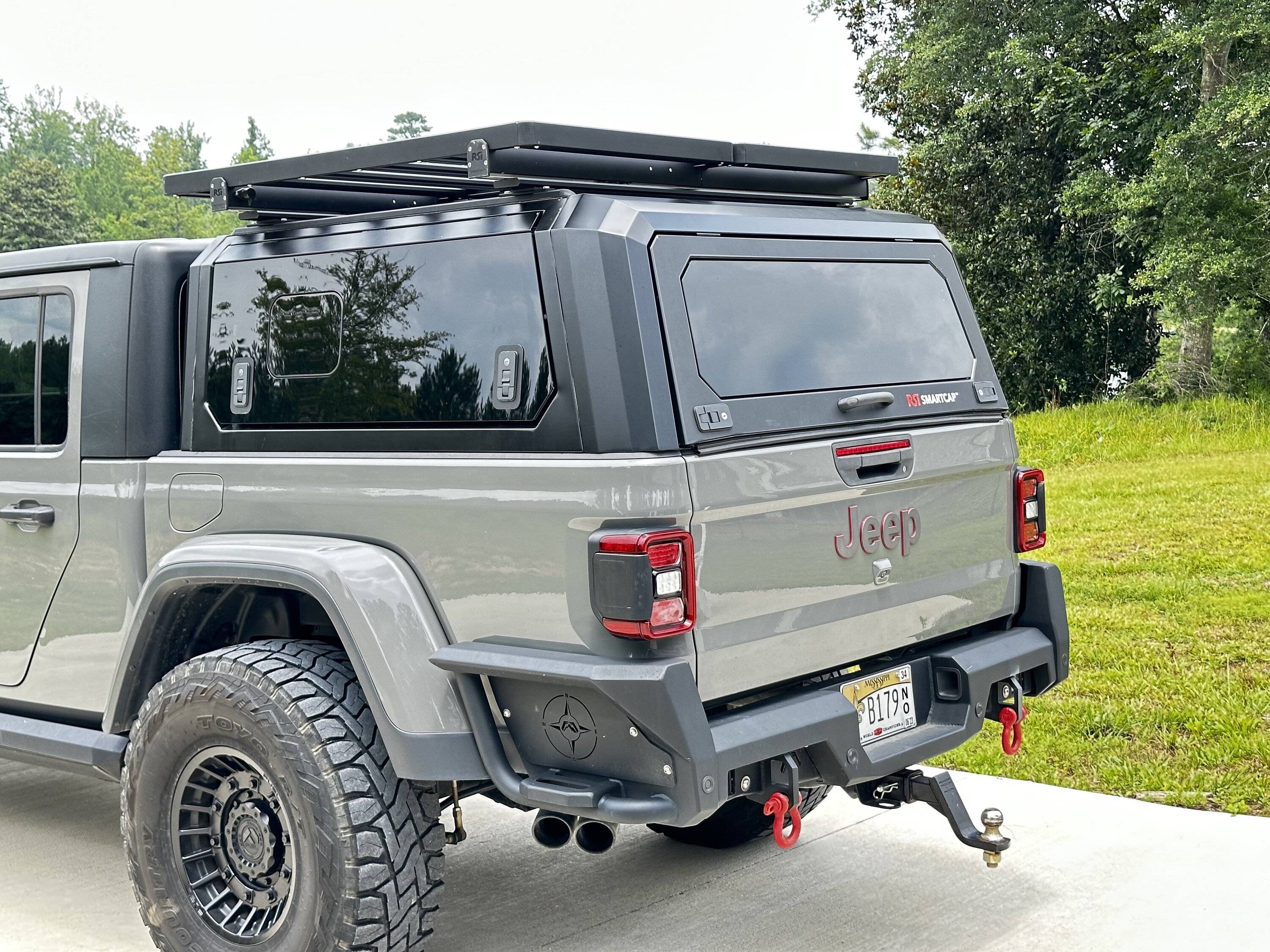 Jeep Gladiator RSI Smartcap EVO Sport with RSI drop rack IMG_1382
