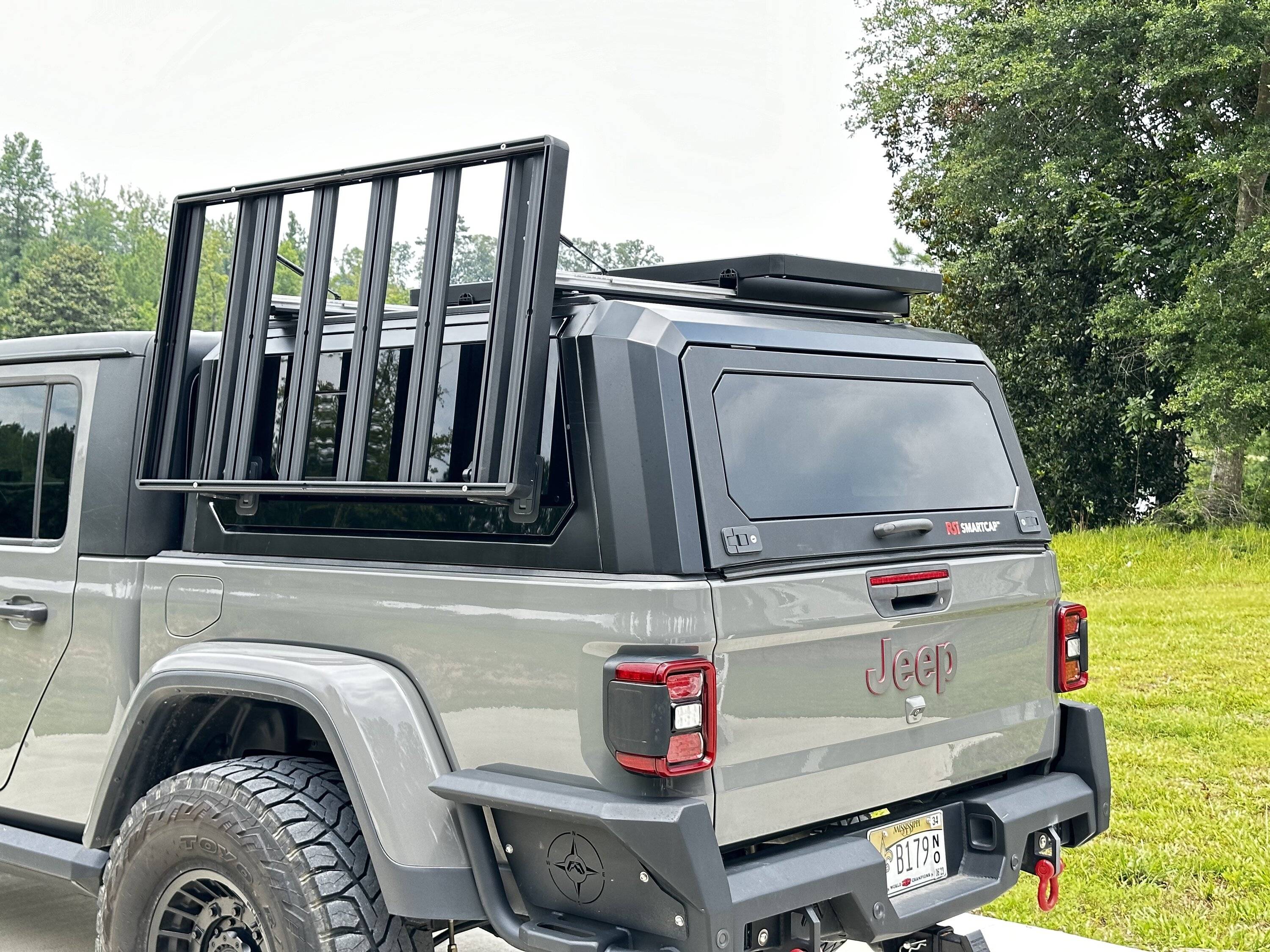 Jeep Gladiator RSI Smartcap EVO Sport with RSI drop rack IMG_1385