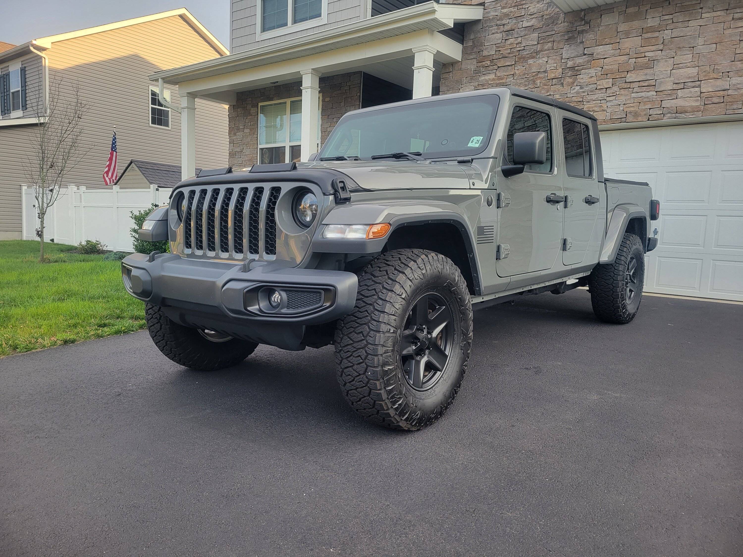 Jeep Gladiator Lets see those Sport S Gladiators with 35" tires and wheels !! 20230703_191531