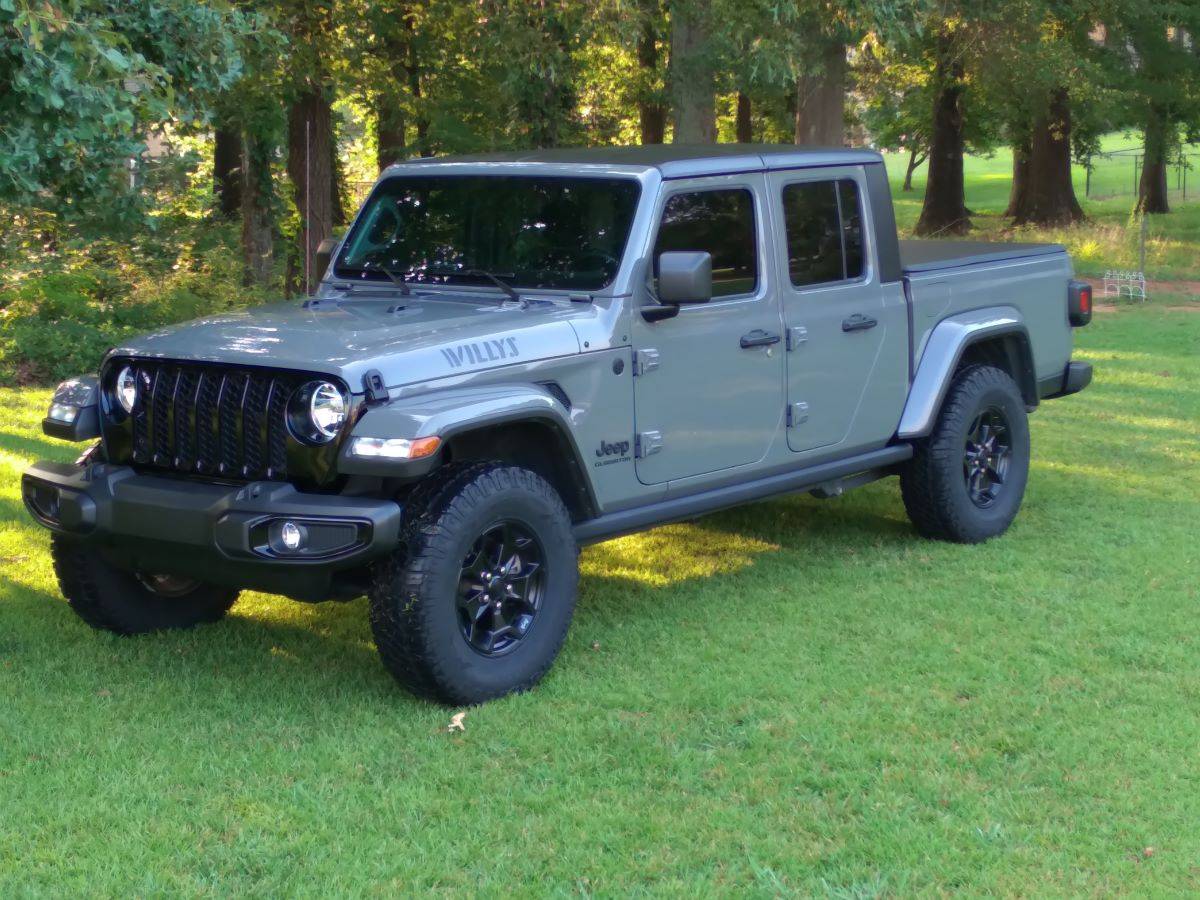 Jeep Gladiator Bigger Tires on Stock Wheels Jeep with new tires