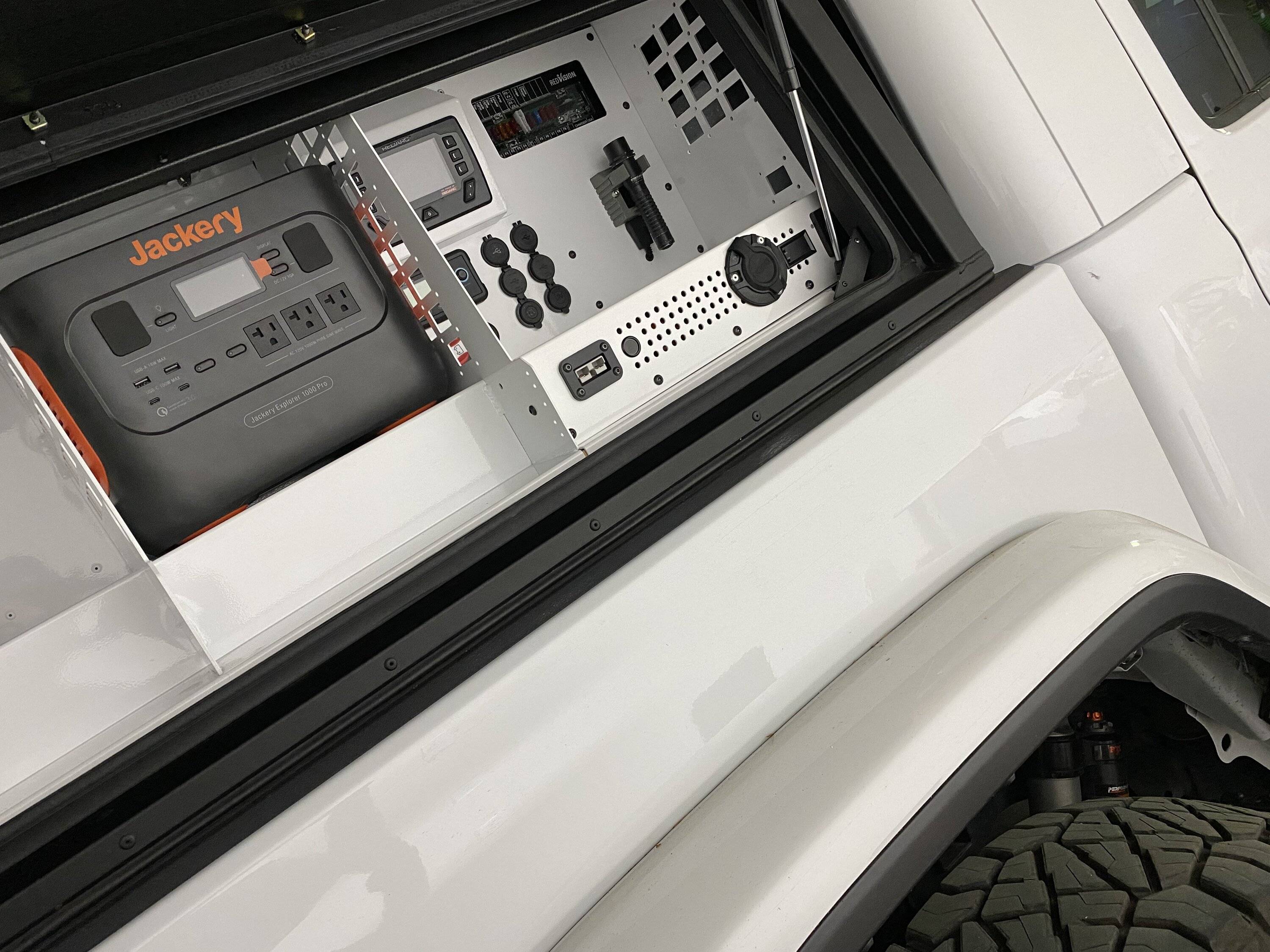 Jeep Gladiator Alu-Cab Contour Canopy Roll Call - not Camper IMG_7157
