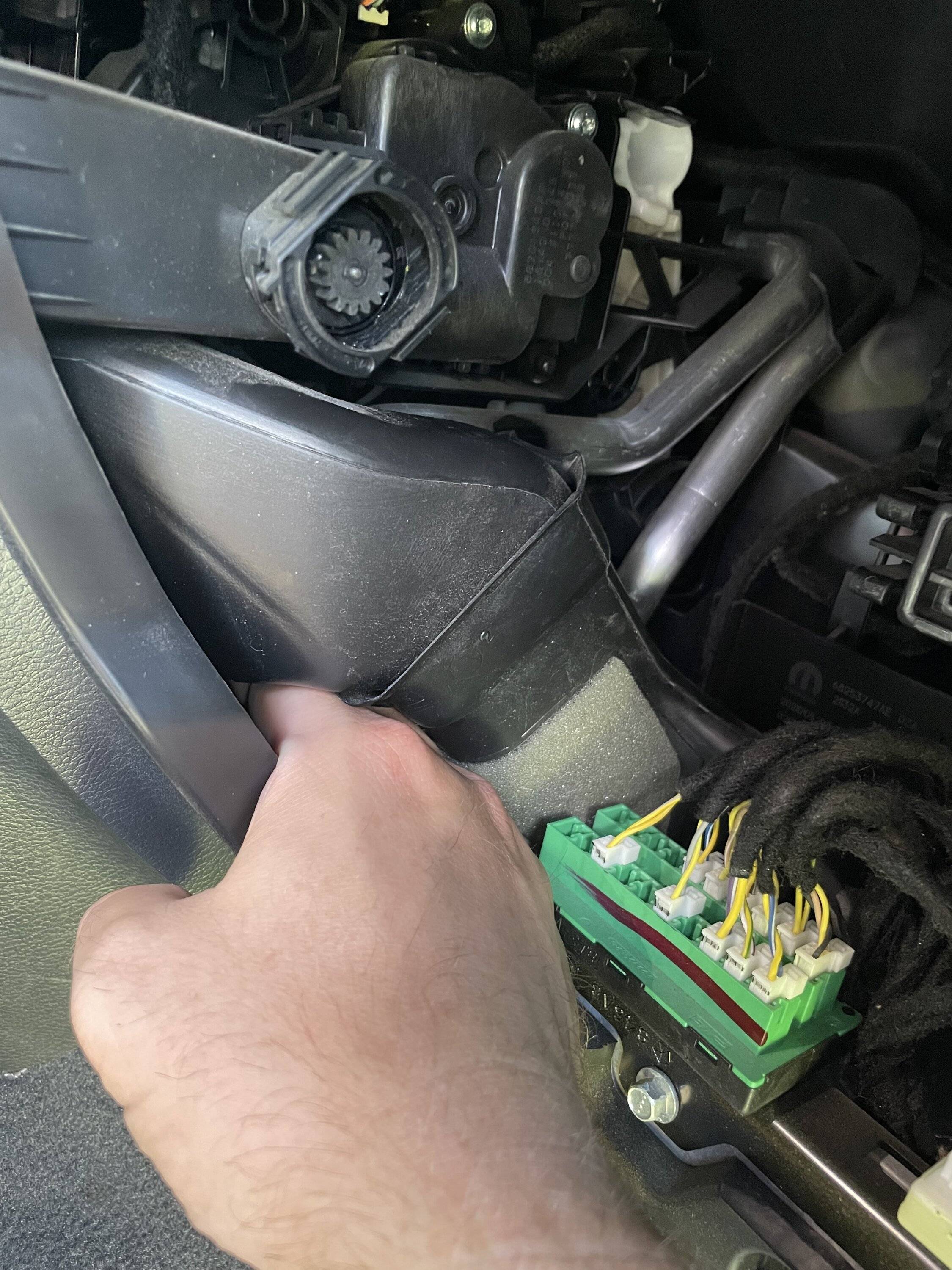Jeep Gladiator Maybe Odd AC issue IMG_0386