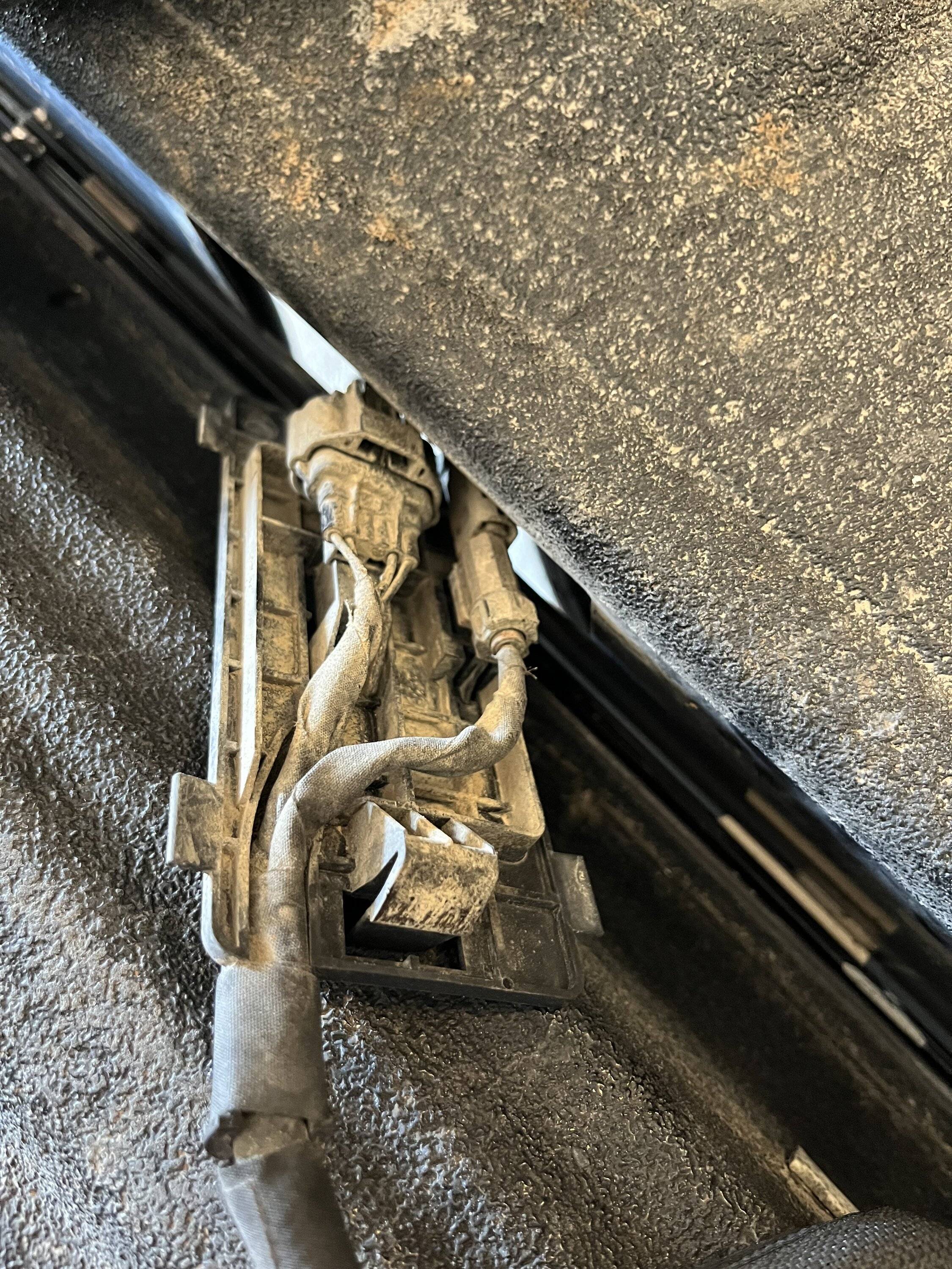 Jeep Gladiator Issue with 3rd Brake Light IMG_1174