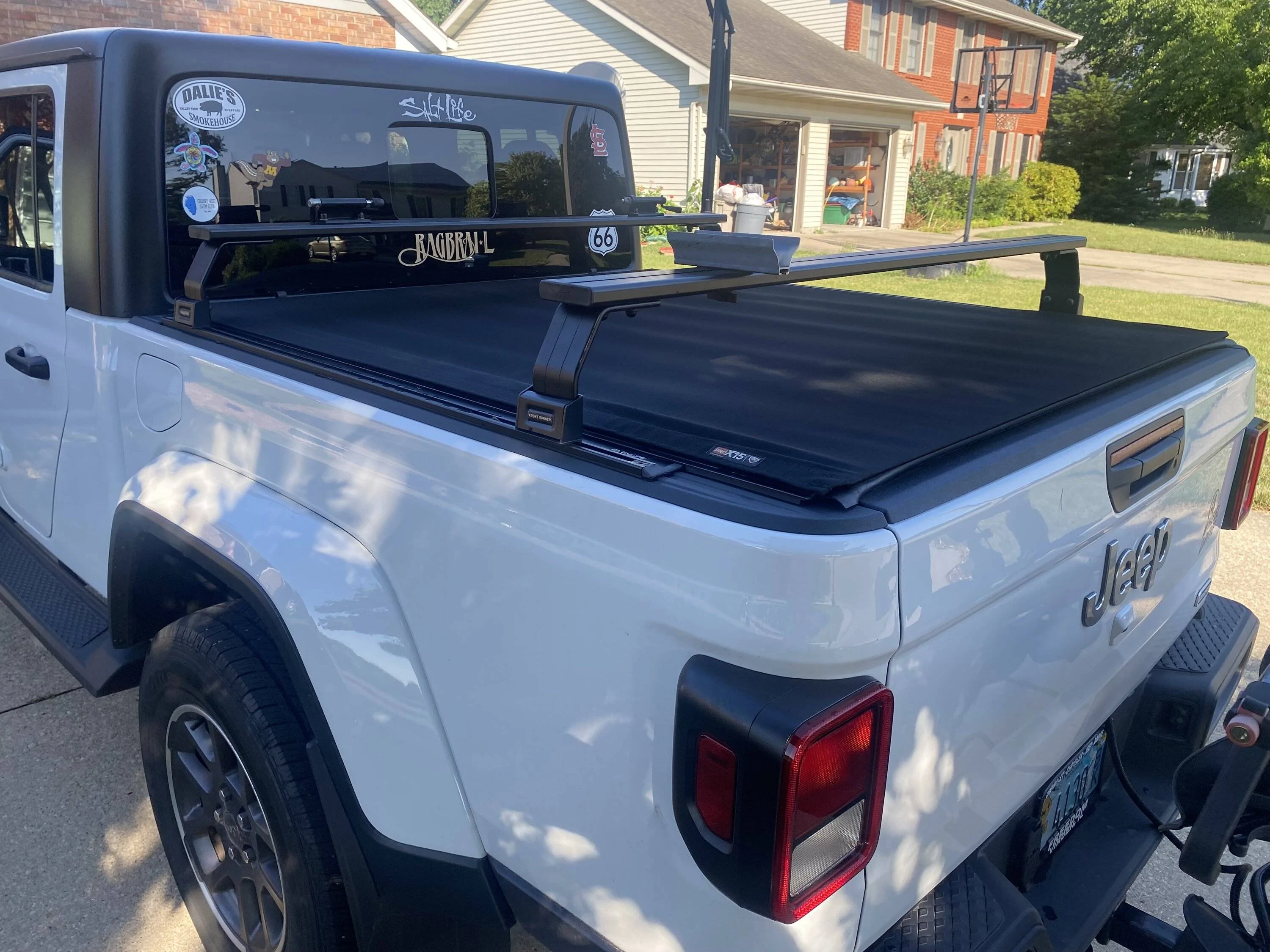 Jeep Gladiator A bed rack to work with bed tonneau cover IMG_2802