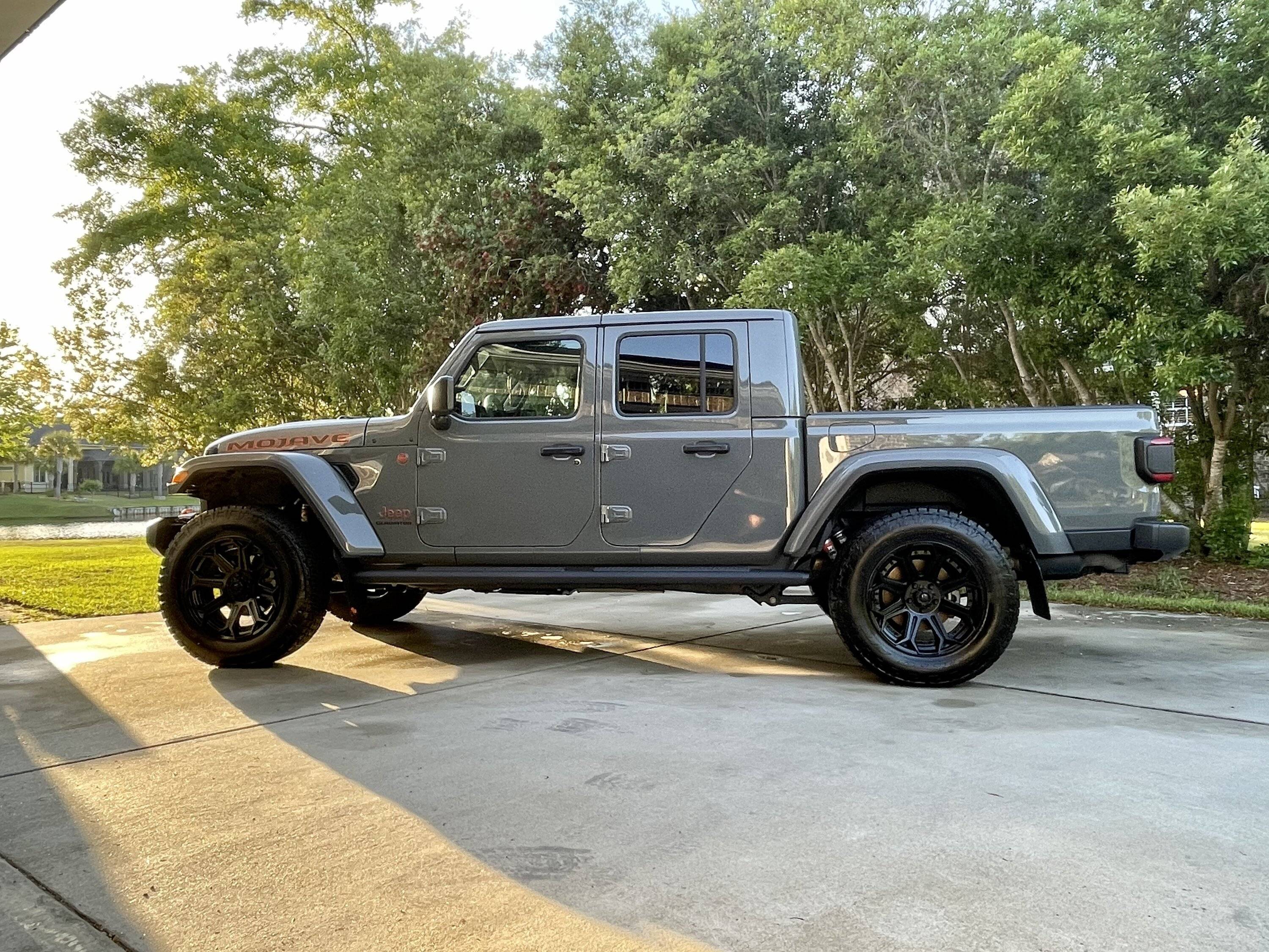 Jeep Gladiator Fuel Siege 20x9 / +1 Offset / 5x5 Bolt Pattern IMG_7631