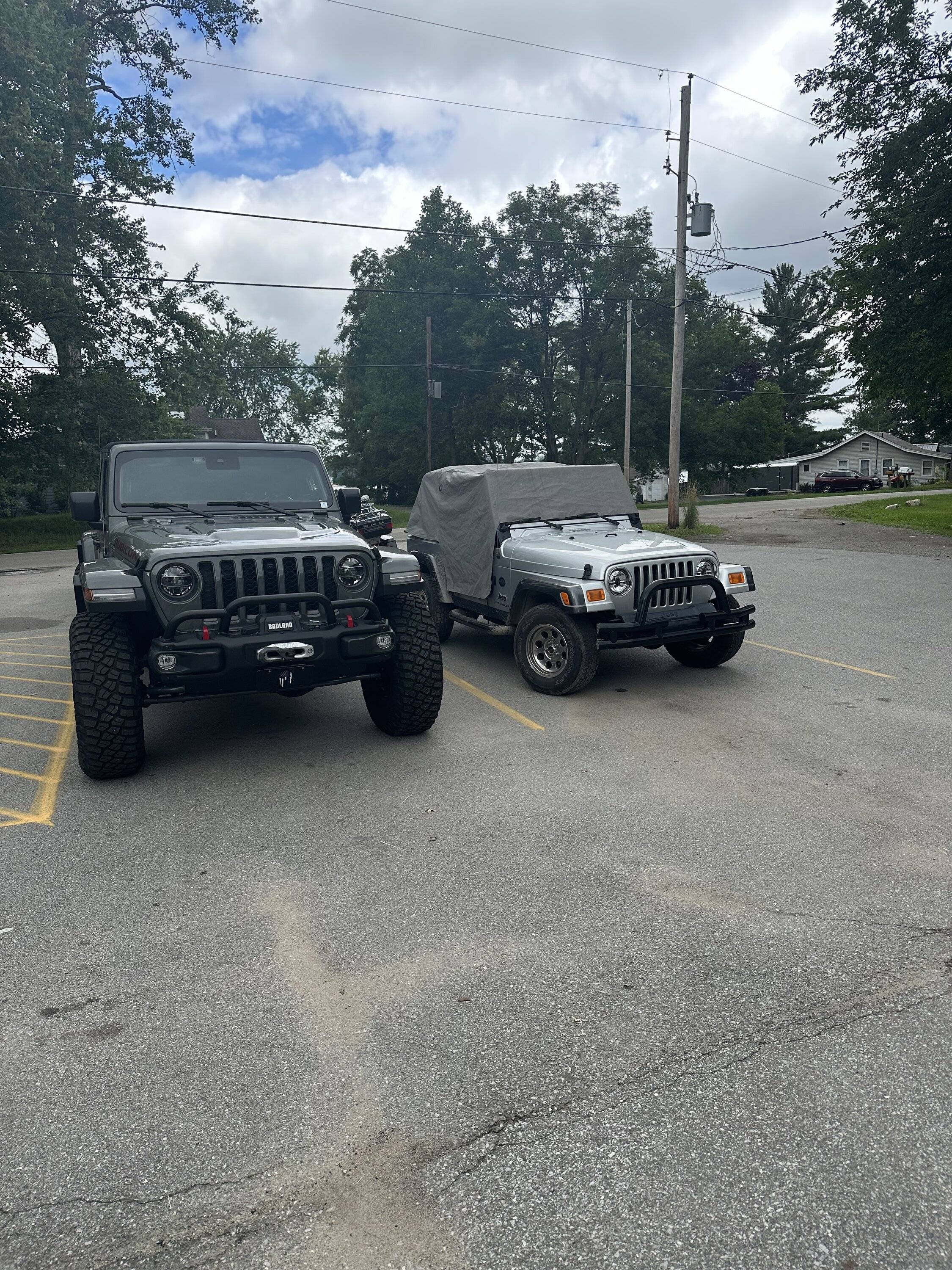 Jeep Gladiator Jeeps Parking Next To Jeeps IMG_6288