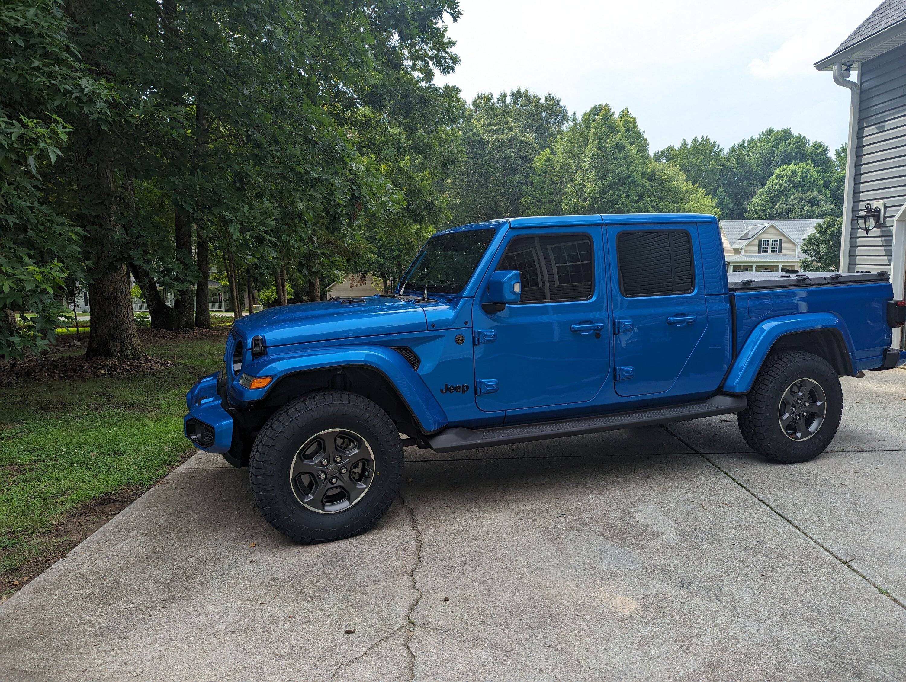 Jeep Gladiator New tires 34/10.50/17 Toyo PXL_20230708_200805569