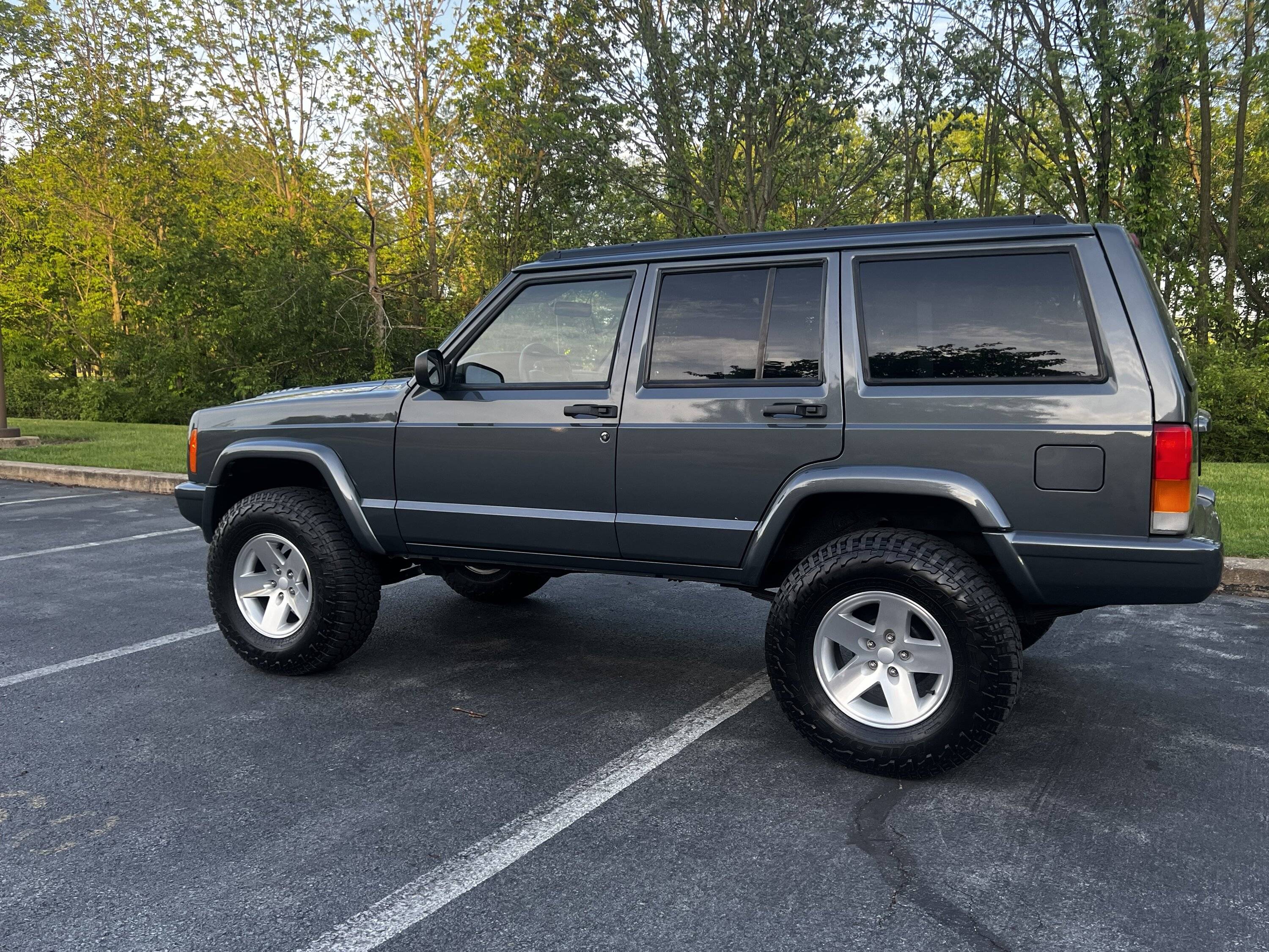 Jeep Gladiator 3 Project Jeeps at the same time. 375D92CB-70D3-4AF7-B066-9933C7F26B5E