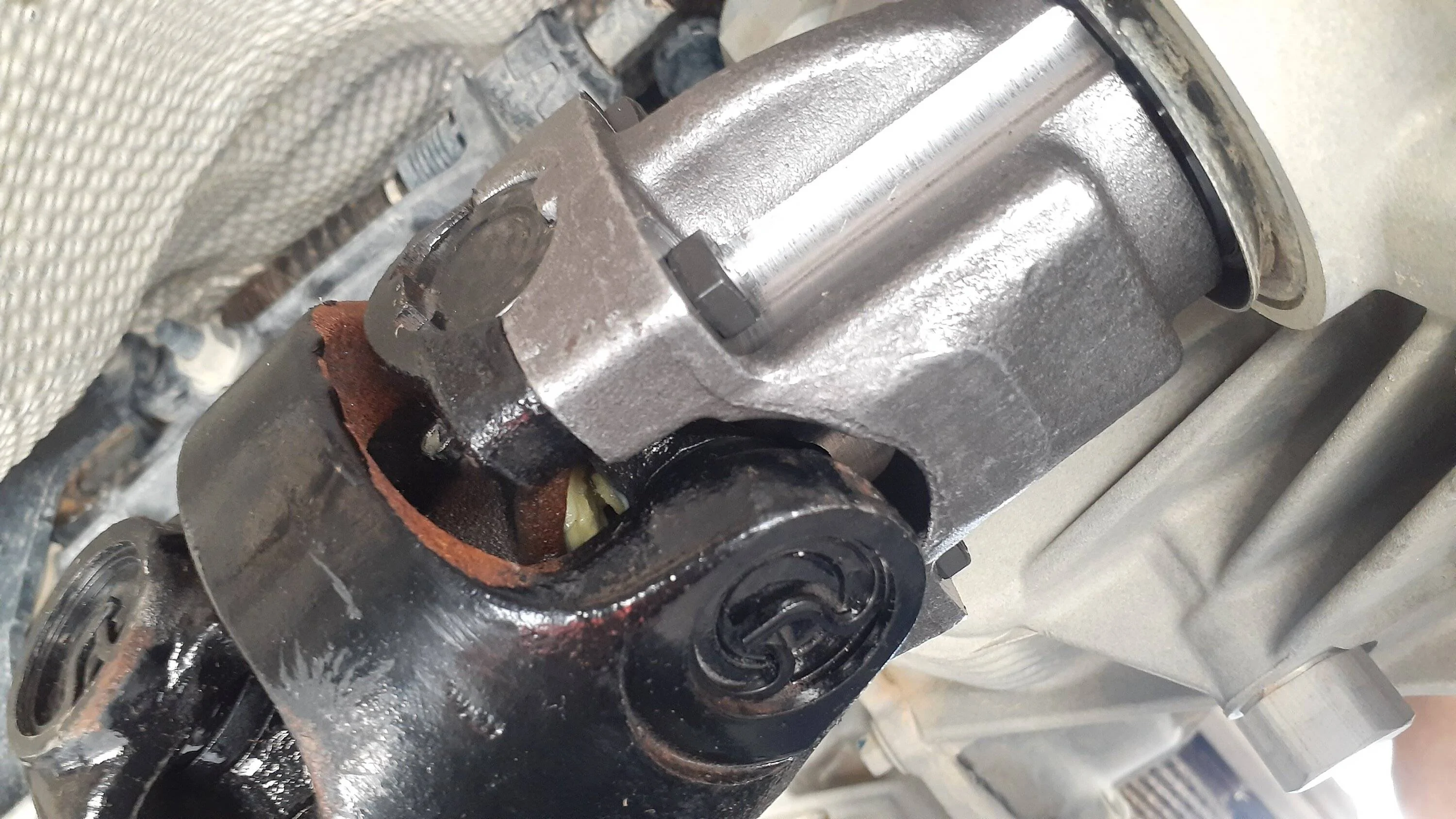 Jeep Gladiator Right grease gun adapter for the job? 20230709_170116