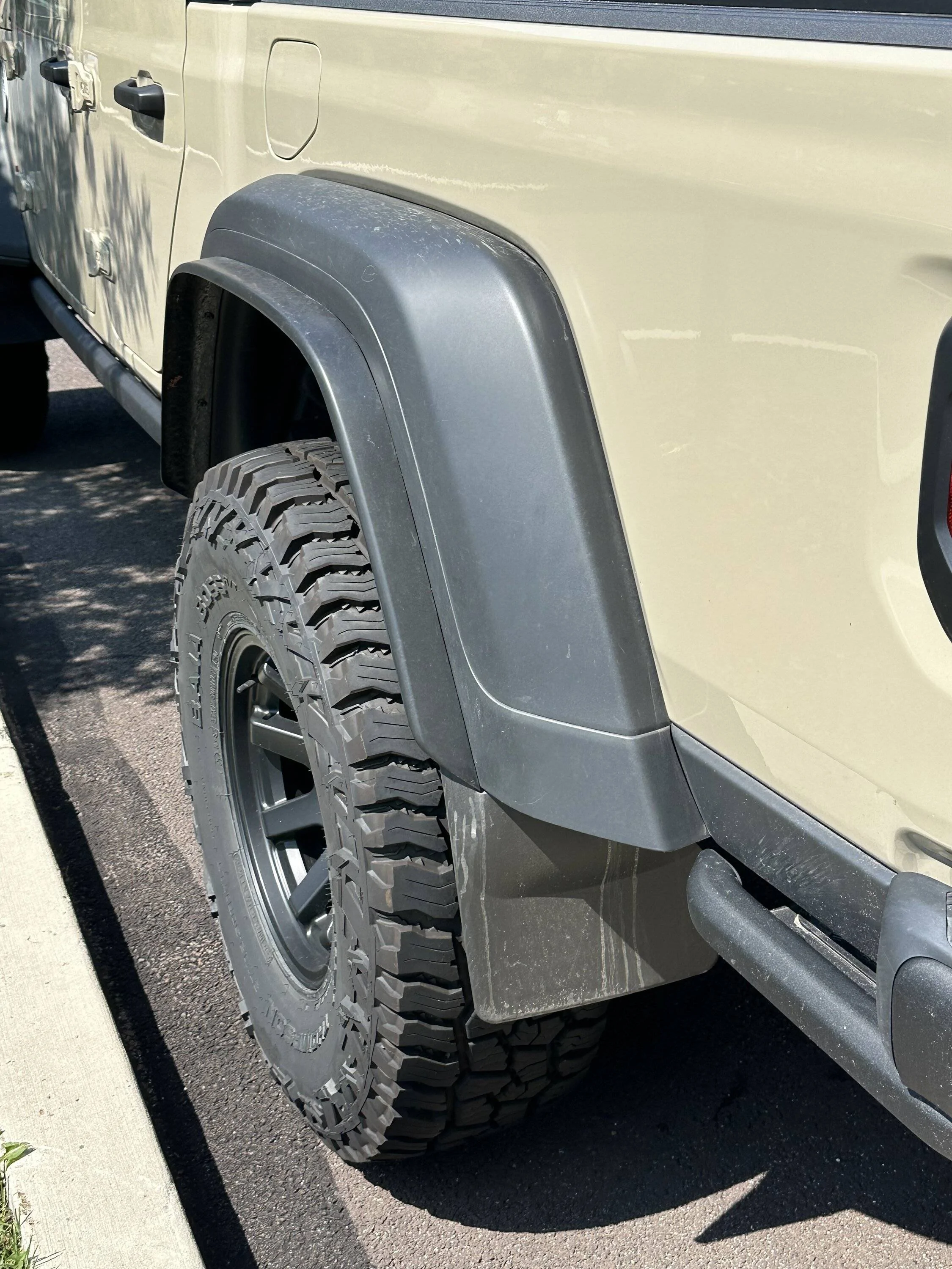 Jeep Gladiator Couple questions about flare extensions / 35s / mudflaps IMG_0031