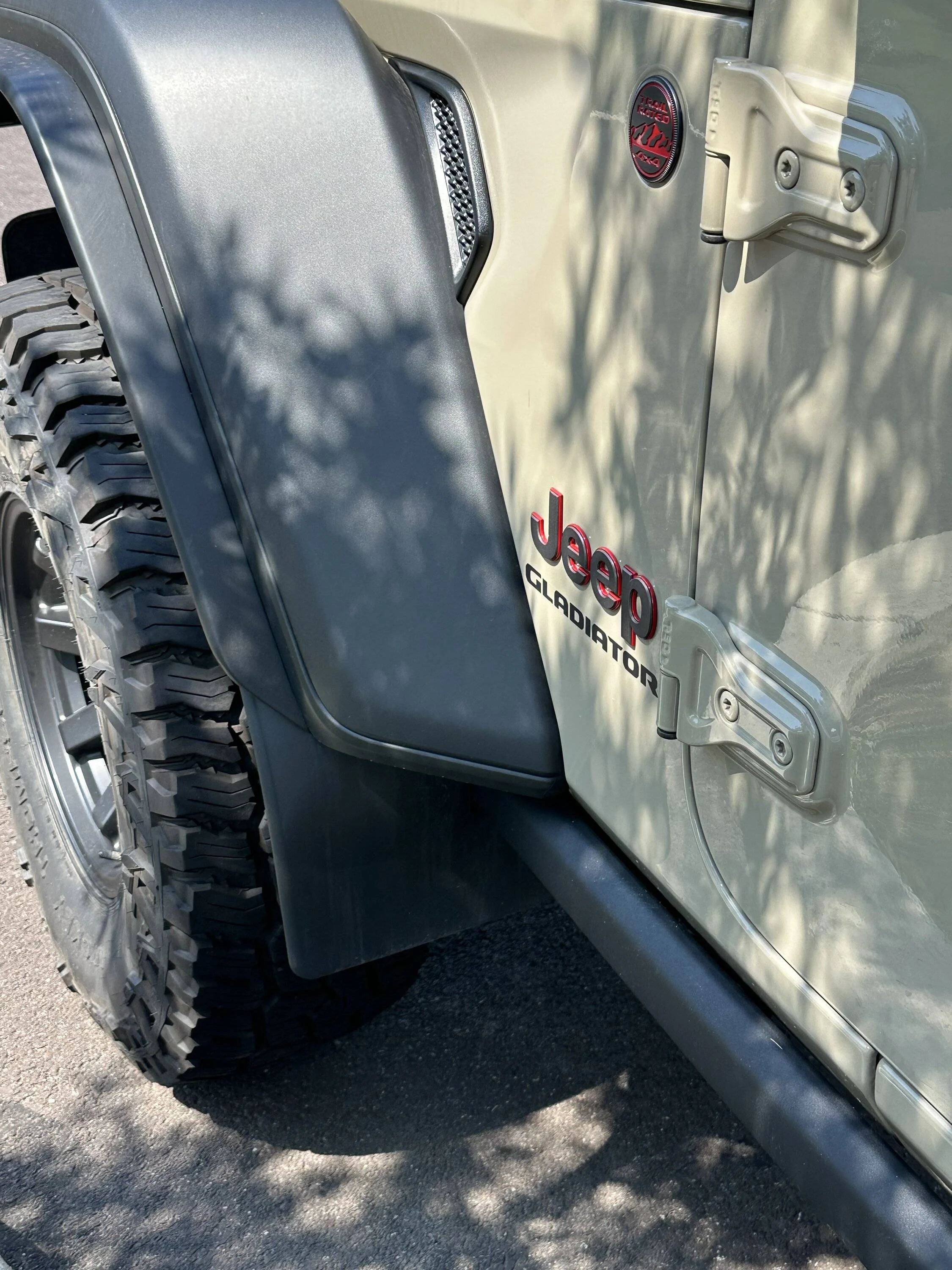 Jeep Gladiator Couple questions about flare extensions / 35s / mudflaps IMG_0032