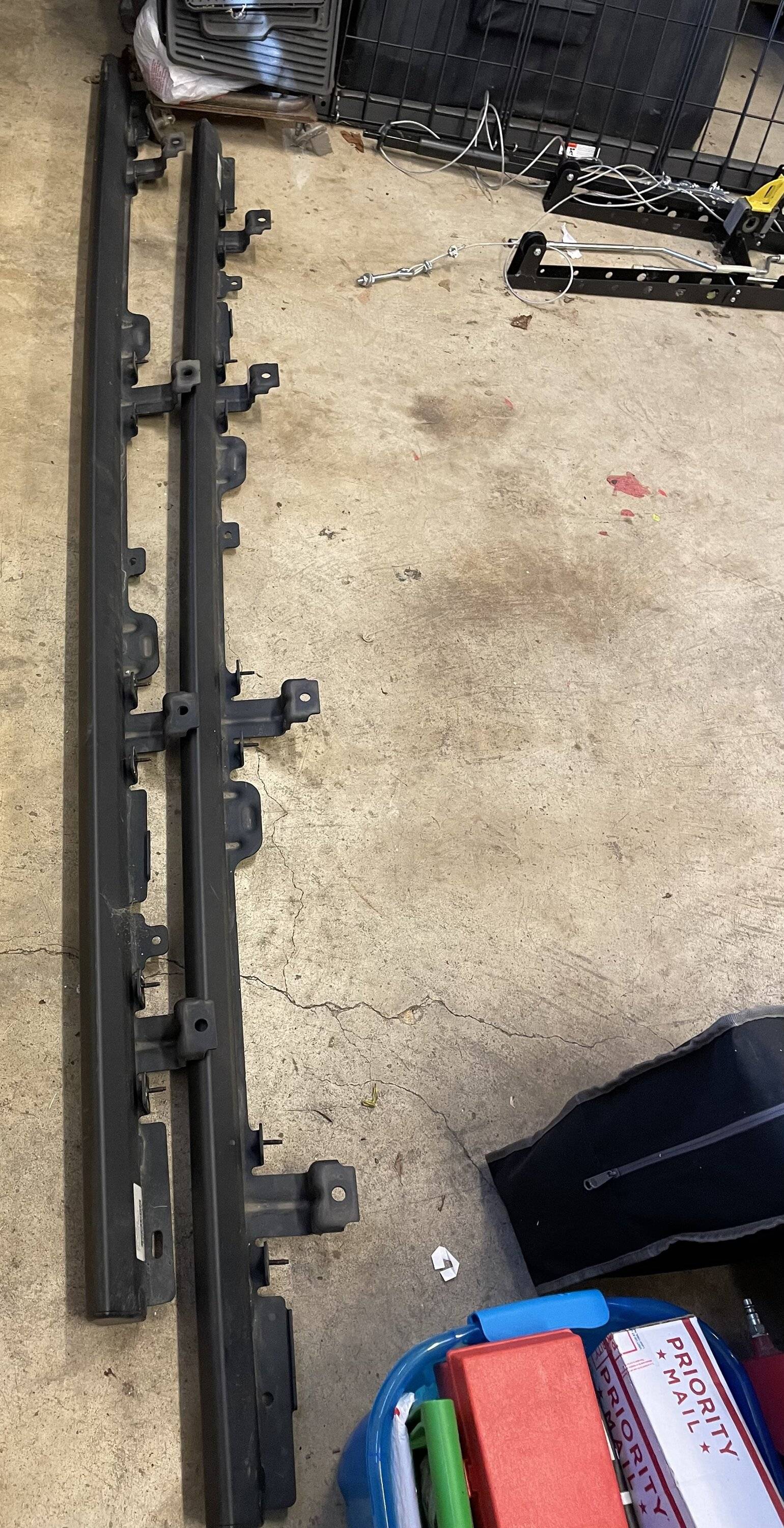Jeep Gladiator FREE - Rubicon/Mojave OEM Rock Rails IMG_5503