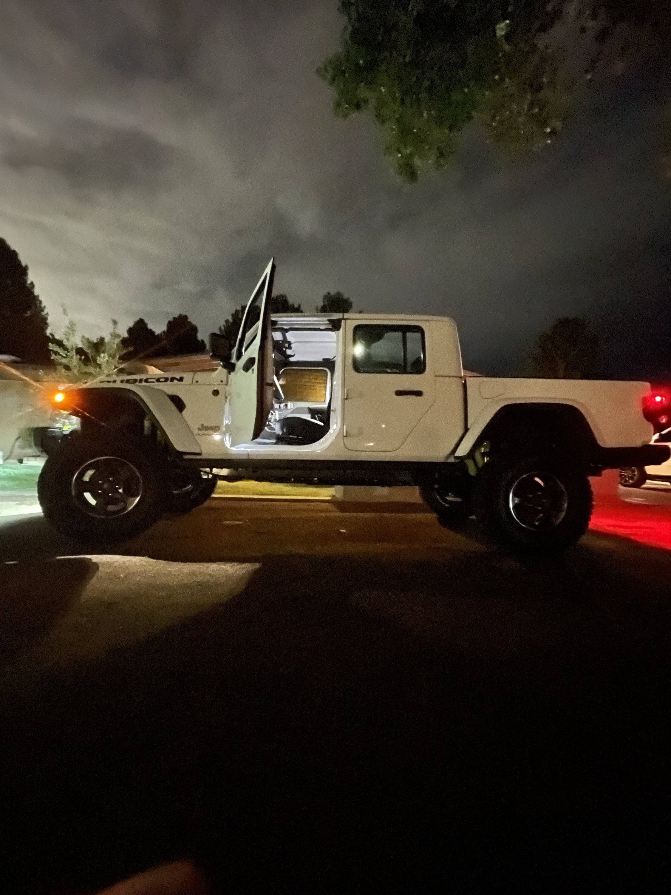 Jeep Gladiator 2022 EcoDiesel JEEP Gladiator Rubicon EB645E26-1D77-4307-A691-7598E2CF3FE4