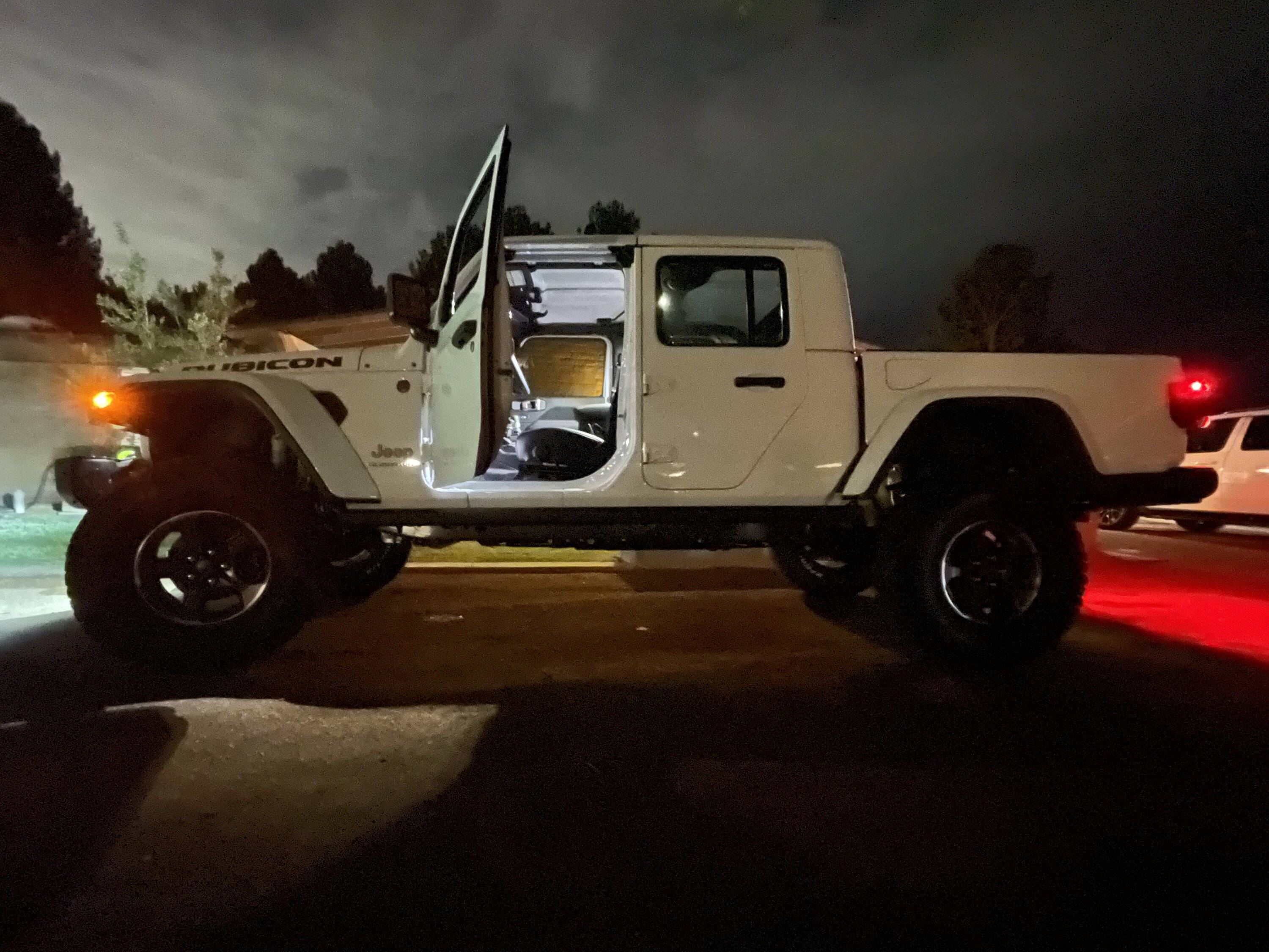 Jeep Gladiator 2022 EcoDiesel JEEP Gladiator Rubicon 638AE7F0-B198-48CF-8E59-741D6E7C5340