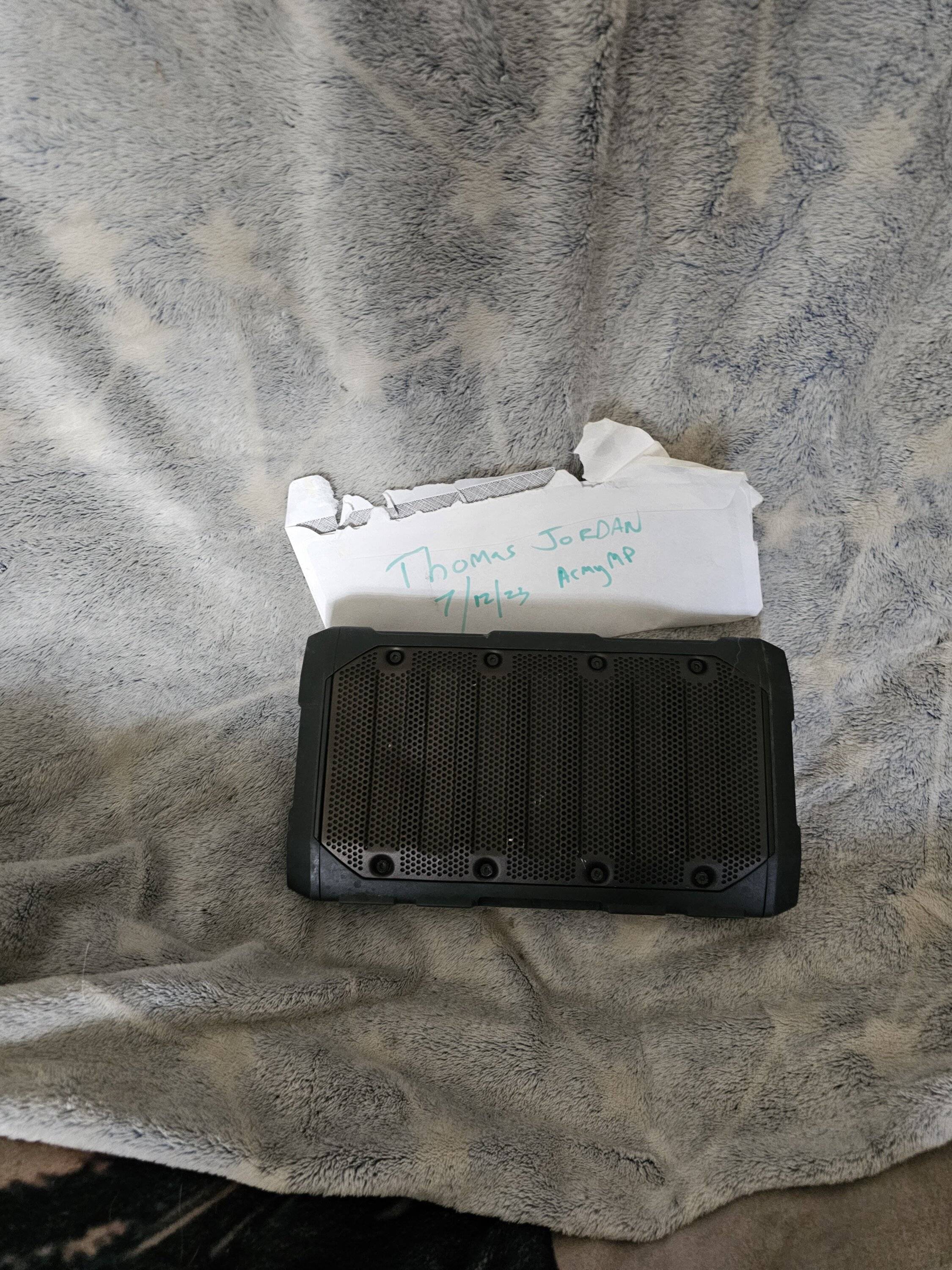 Jeep Gladiator Bluetooth speaker & external charger 20230712_181430