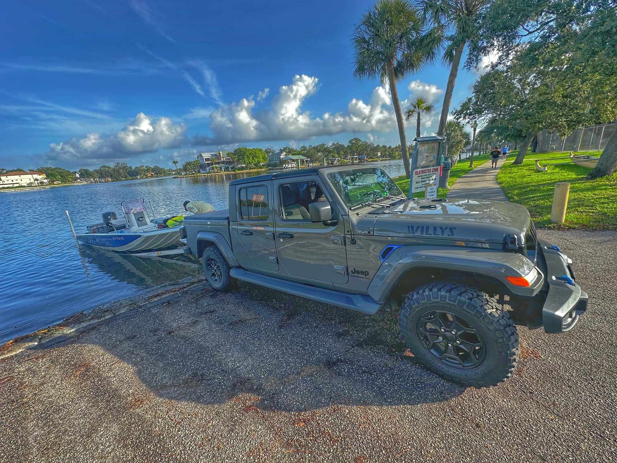 Jeep Gladiator First time towing, went well with a boat! 359404139_10229431869491470_3707836058789234121_n