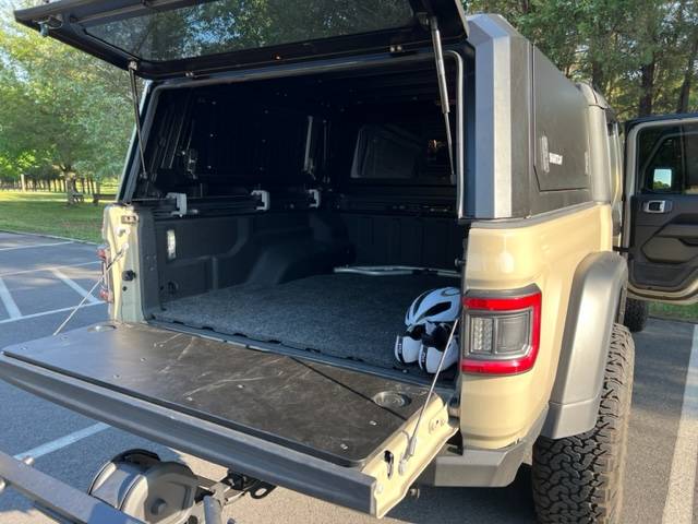 Jeep Gladiator '22 Gladiator Rubicon, 2,500 miles, lots of extras. IMG_0198