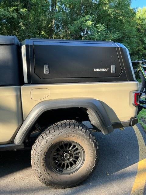 Jeep Gladiator '22 Gladiator Rubicon, 2,500 miles, lots of extras. IMG_0202
