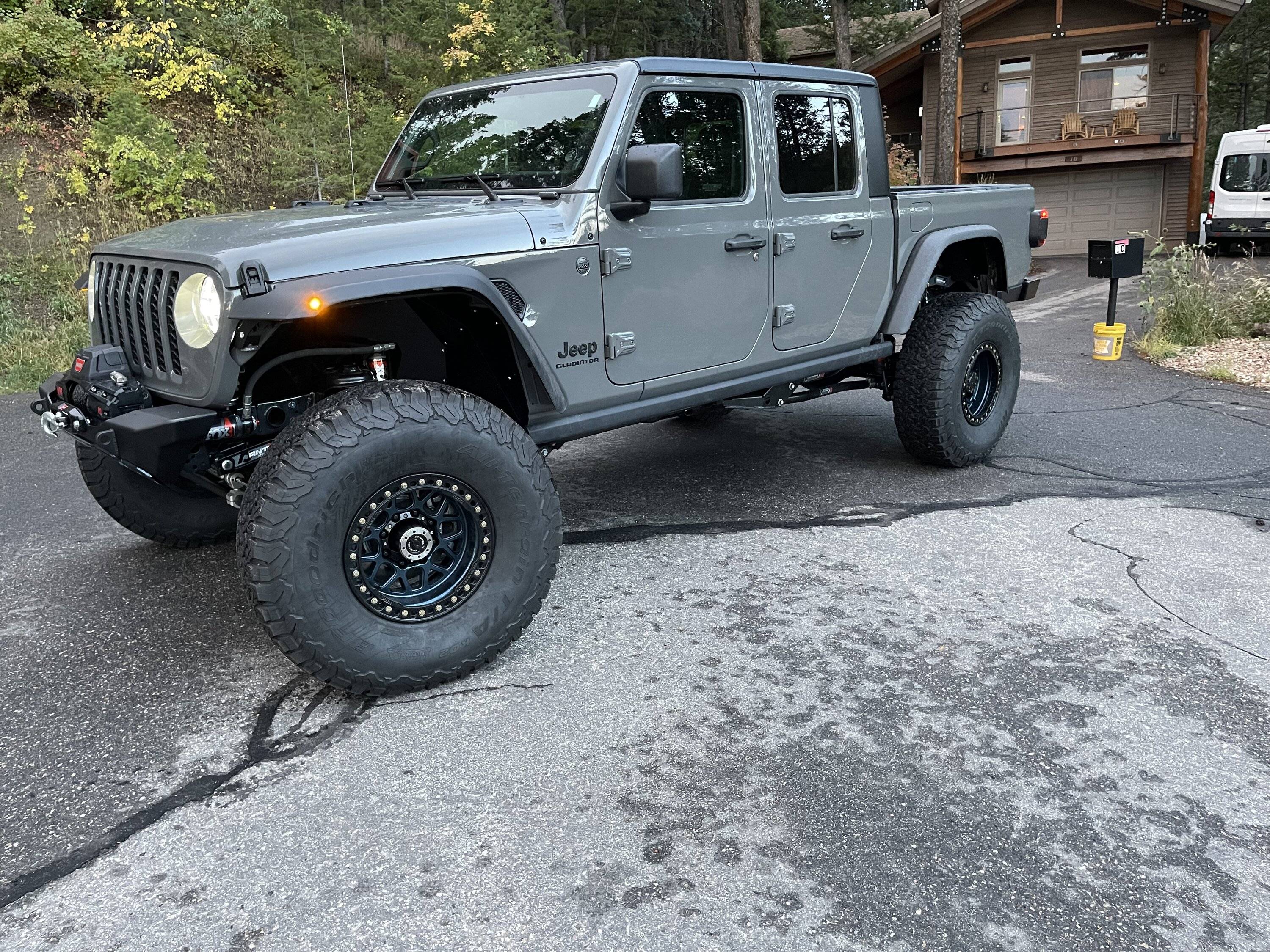 Jeep Gladiator Black is played out, let's see some colored rims IMG_5714