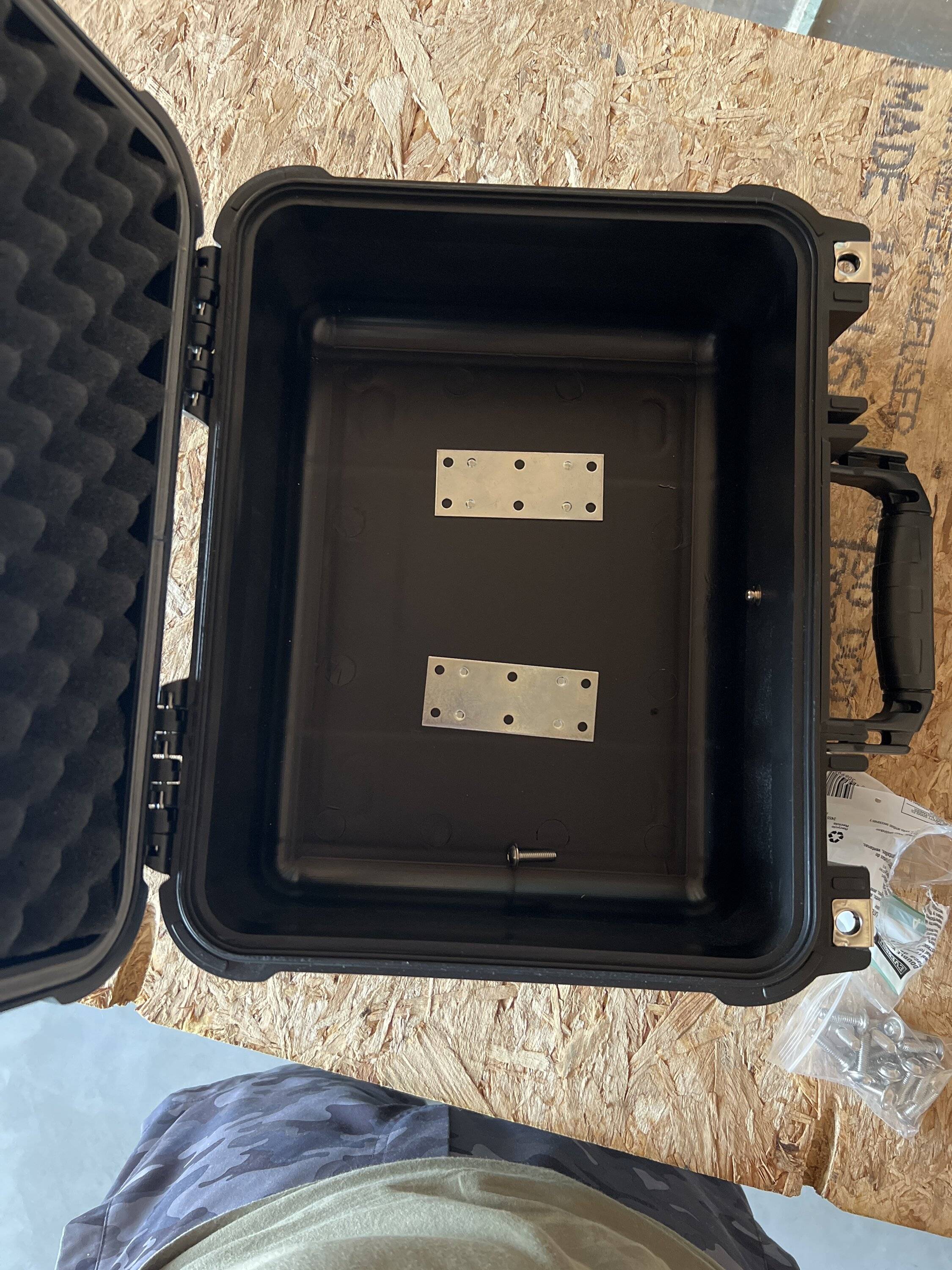 Jeep Gladiator Attaching a case to a bed rack image