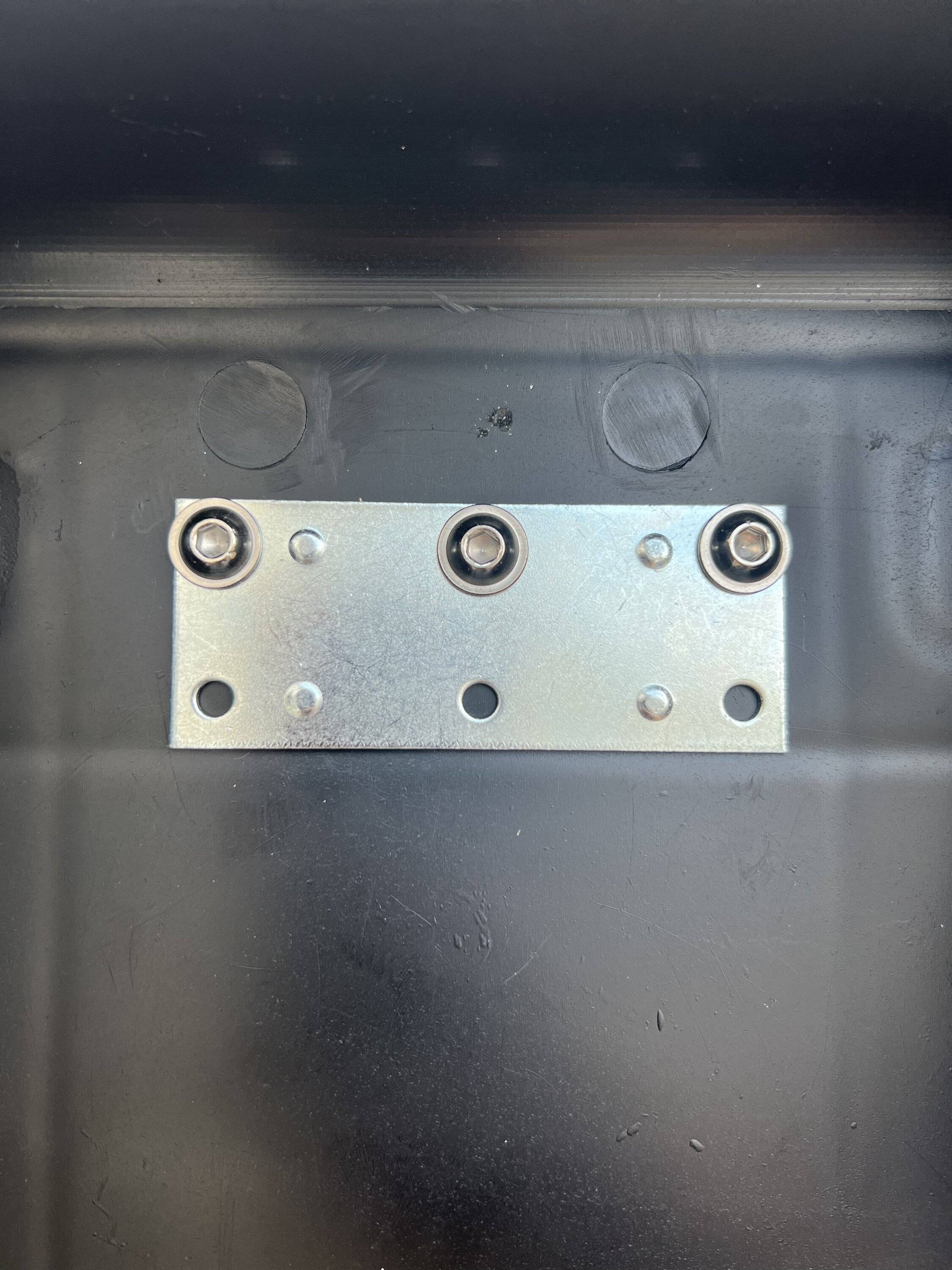 Jeep Gladiator Attaching a case to a bed rack 7CB89C91-6962-4382-830E-A62E299B2202